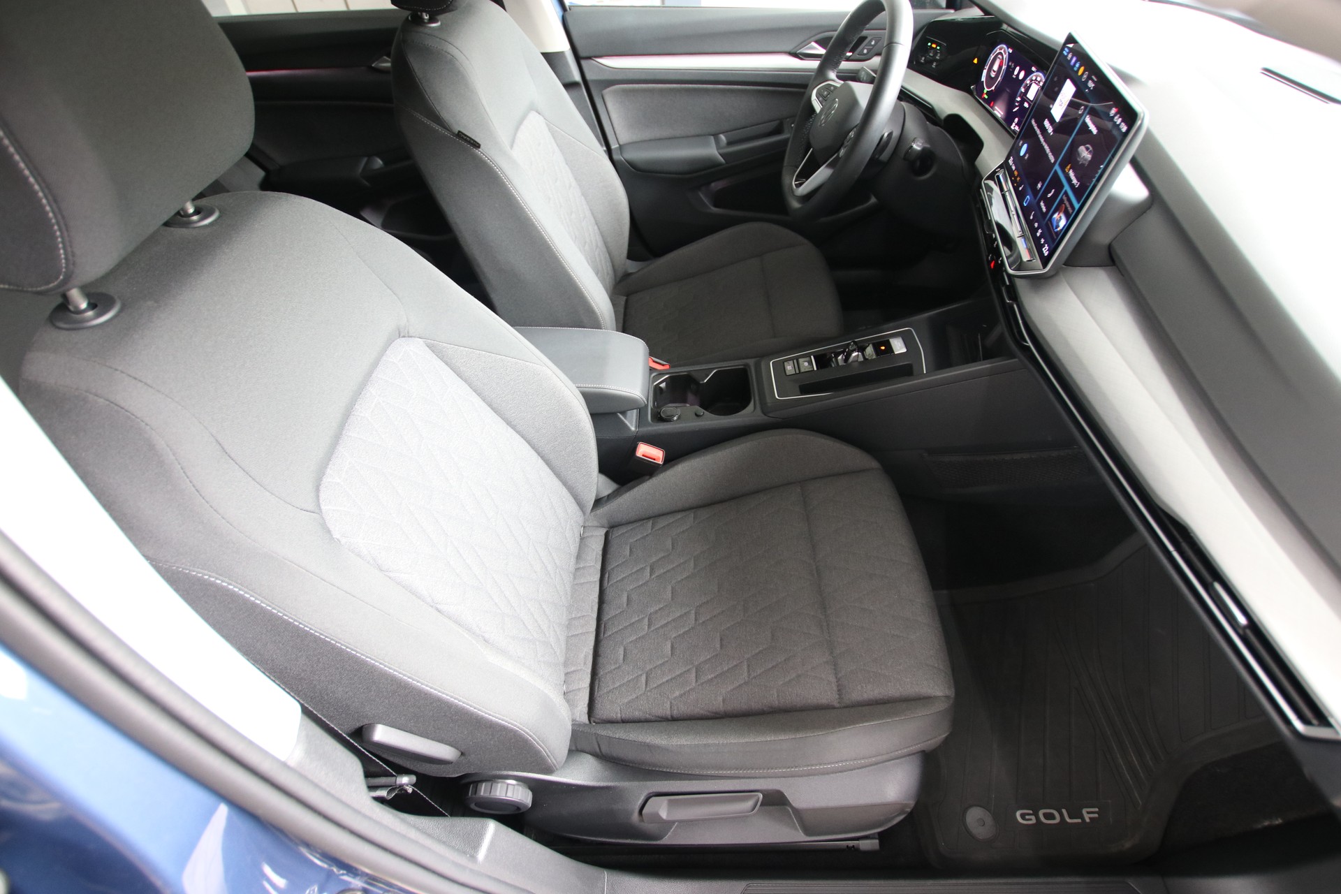 VW Golf 1.5 e TSI mHEV United DSG-image-12