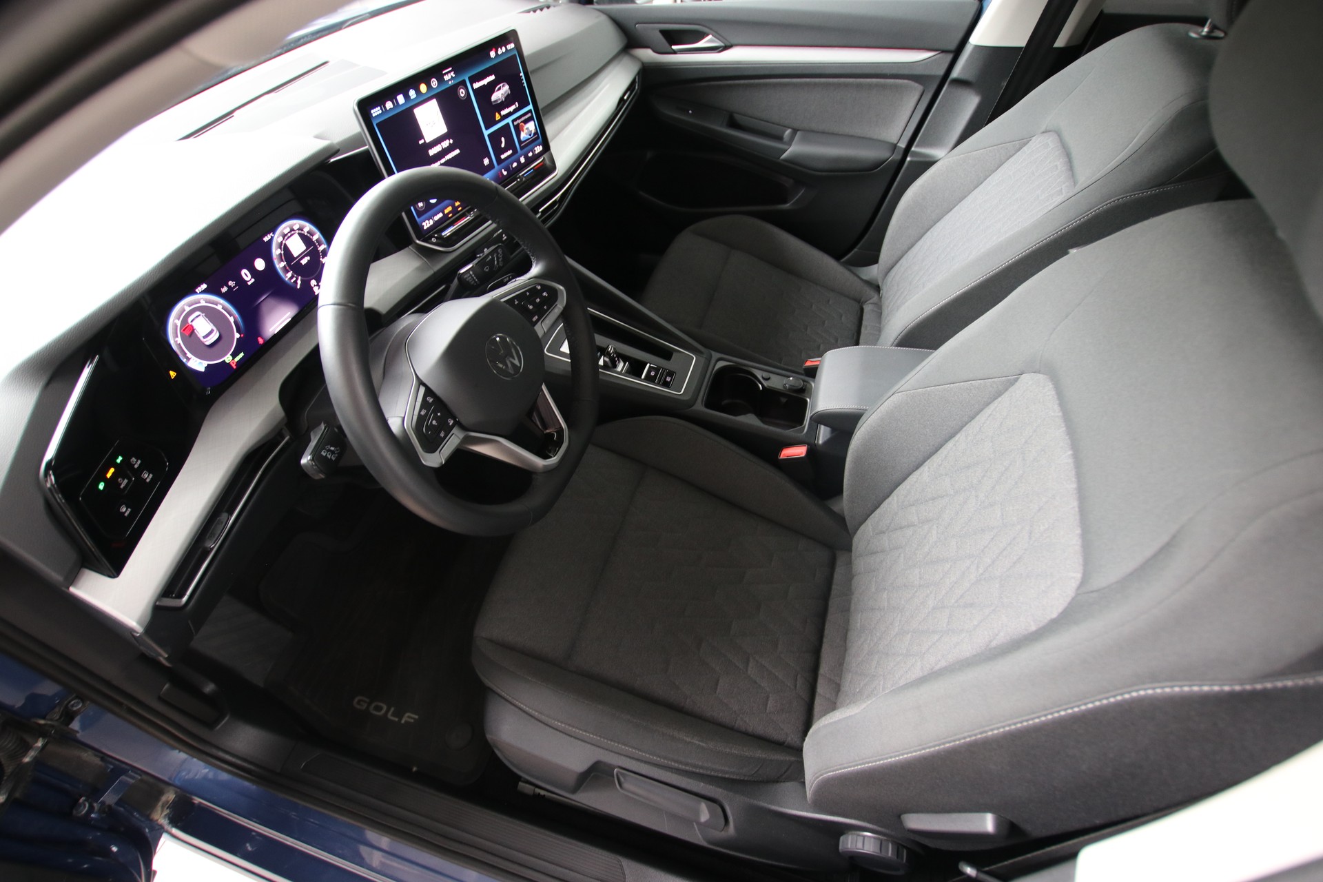 VW Golf 1.5 e TSI mHEV United DSG-image-11
