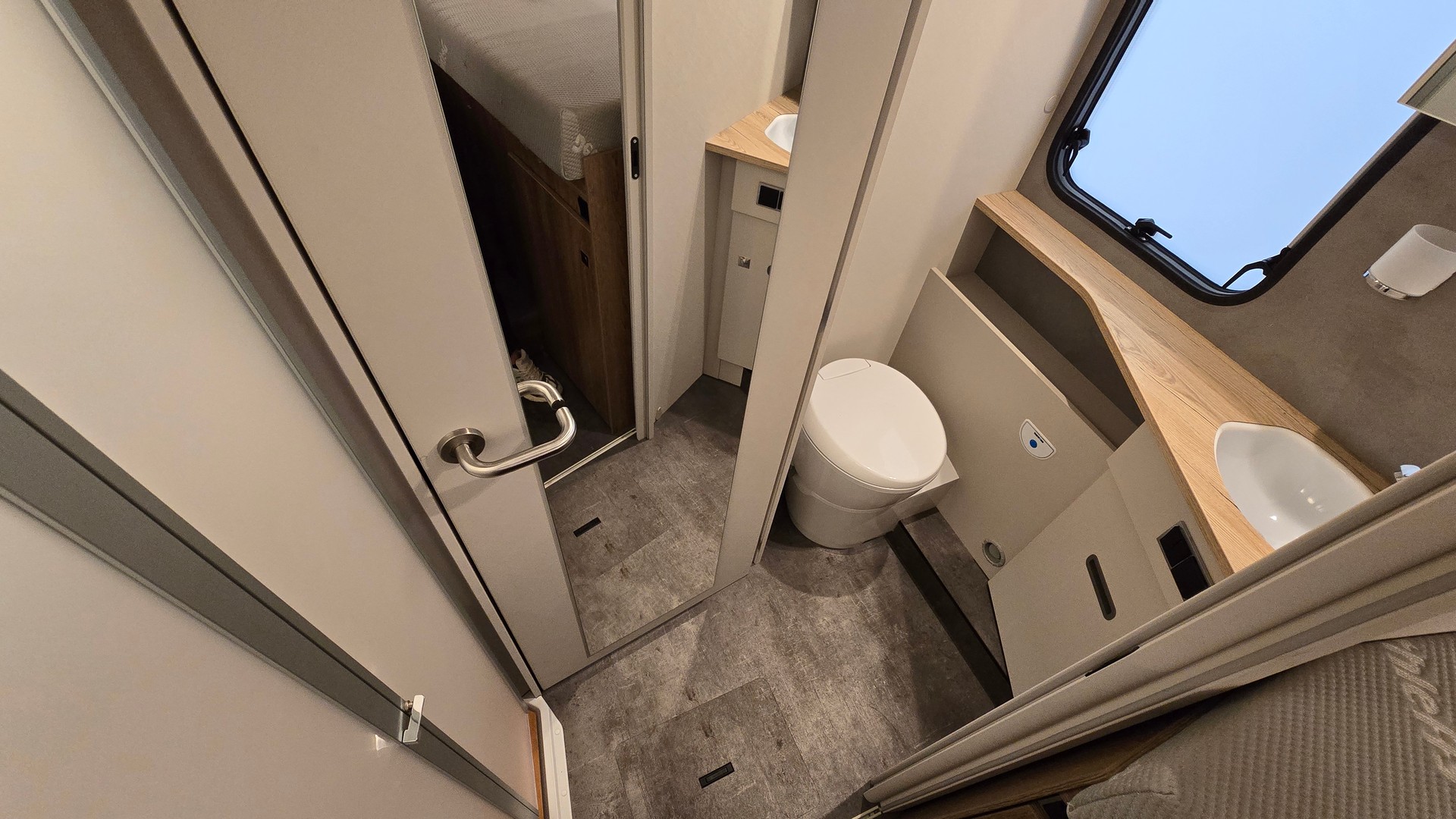 DETHLEFFS Trend I 7057 EB, Fiat Ducato 2.2MJT 140PS-image-15