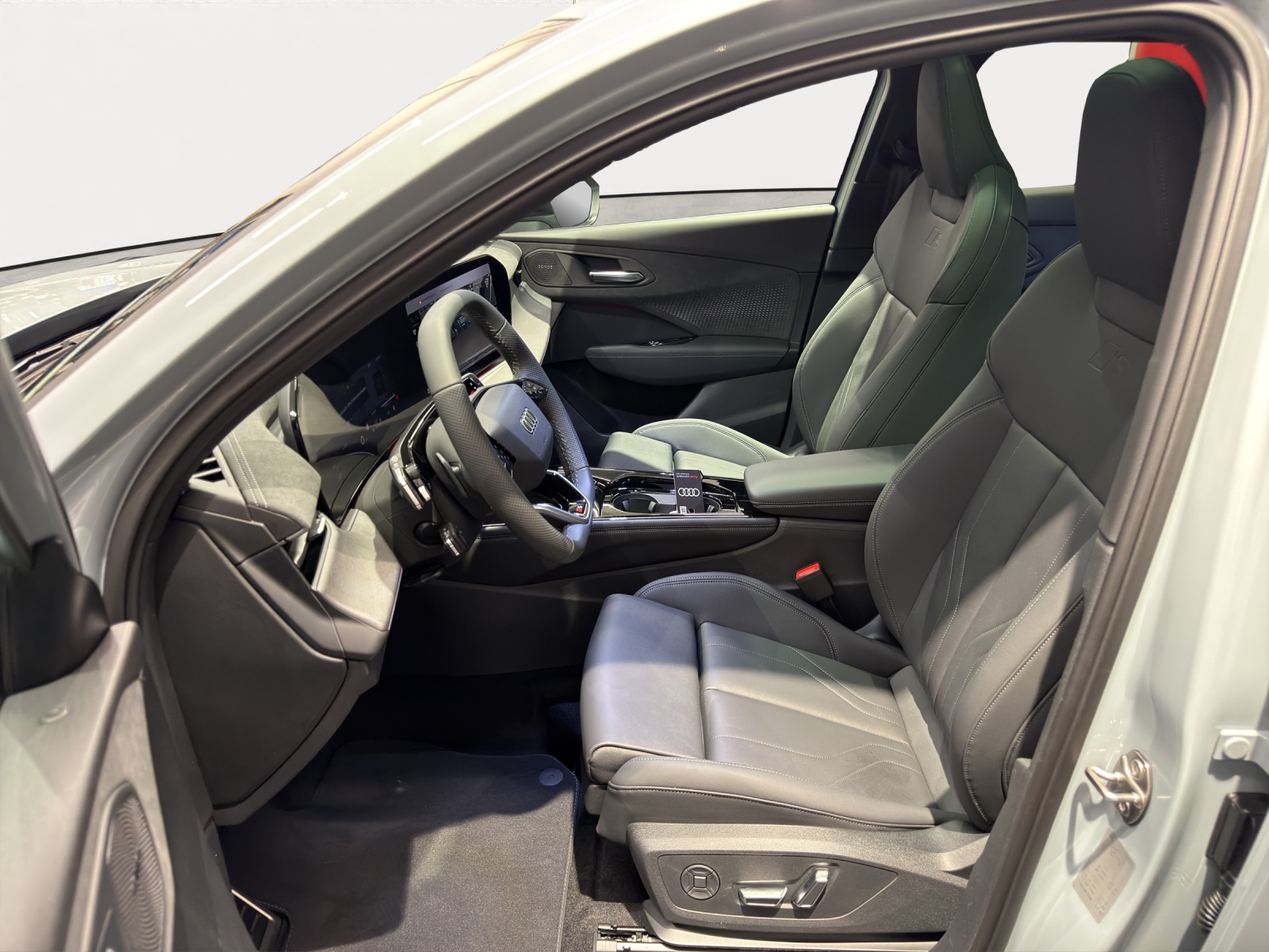 AUDI Q3 SUV TFSI quattro 195 kW S 265PS-image-4