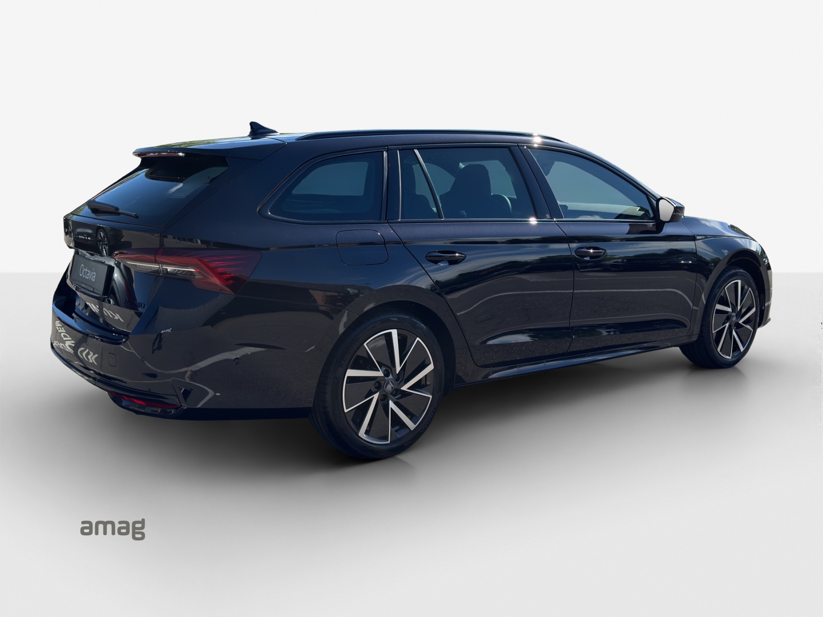 SKODA Octavia Sportline Dynamic-image-4