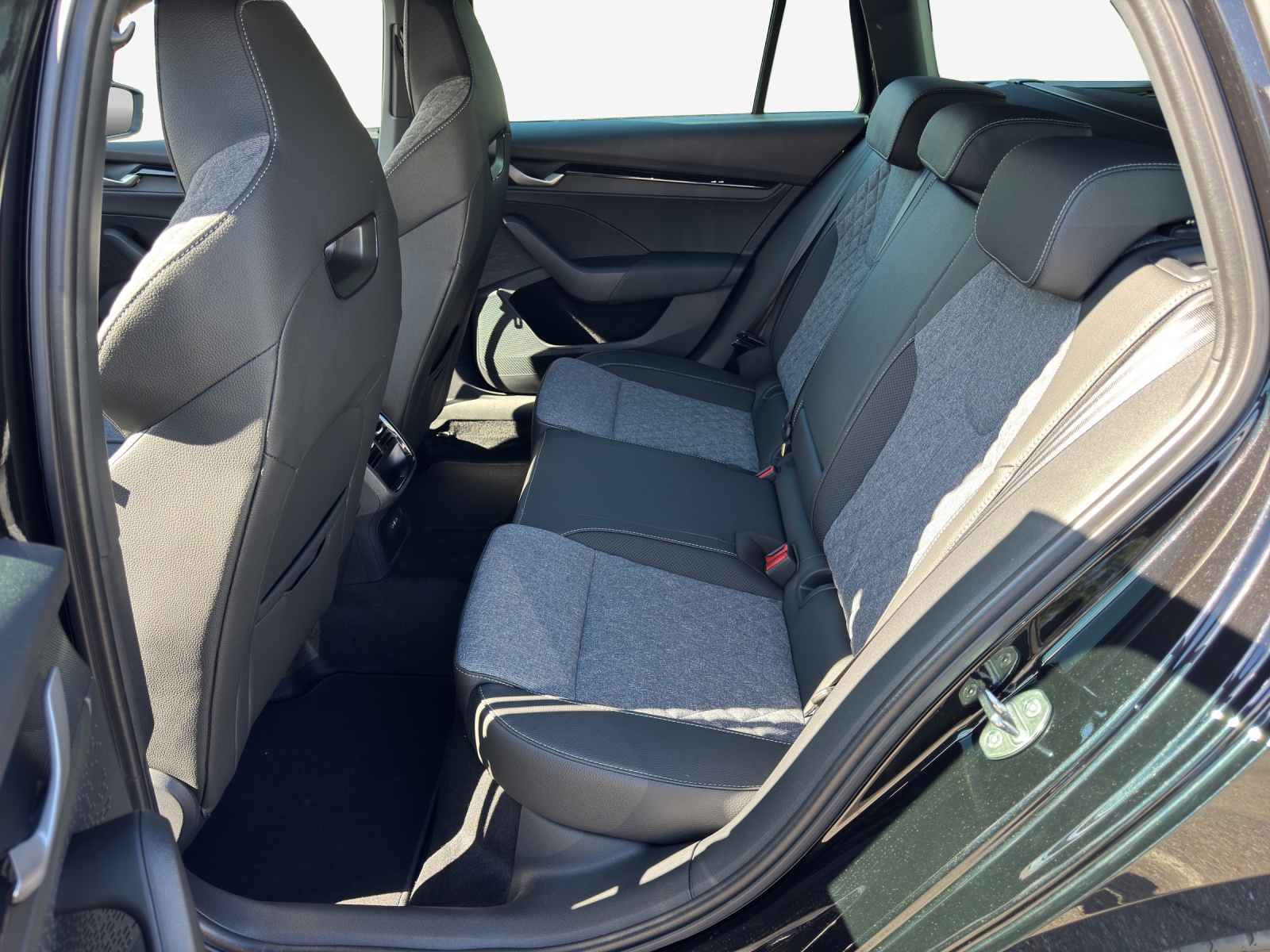 SKODA Octavia Combi 2.0 TSI DSG Dynamic 4x4-image-11