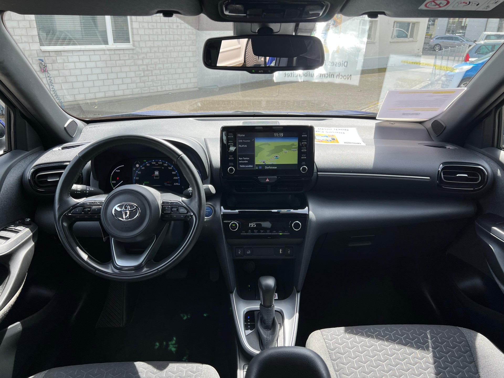 TOYOTA Yaris Cross 1.5 VVT-i HSD Trend AWD-i-image-8