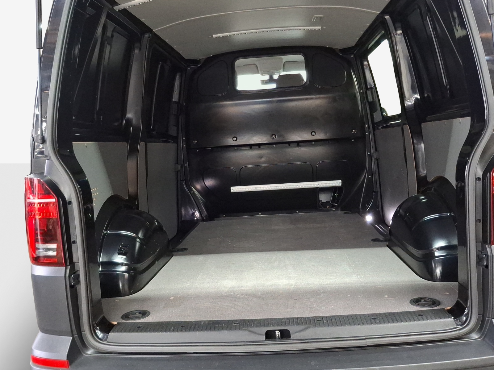 VW T6.1 2.0 TDI DSG-image-12