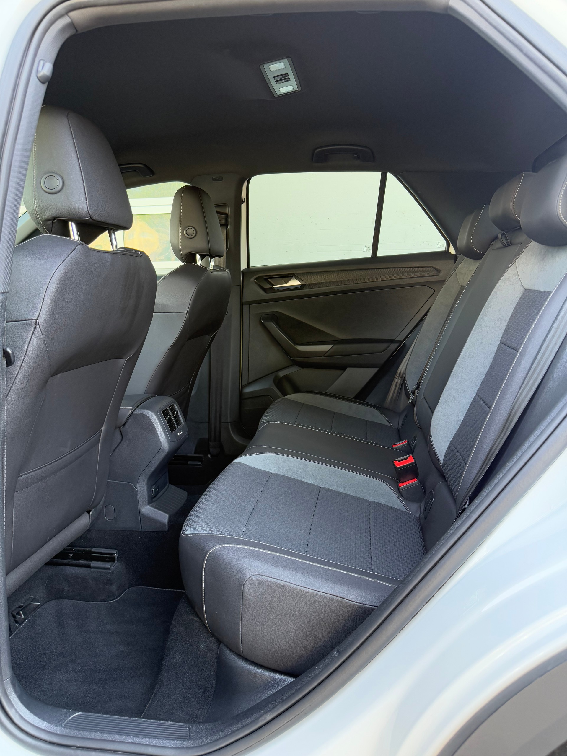 VW T-Roc 2.0 TSI R DSG 4Motion-image-13