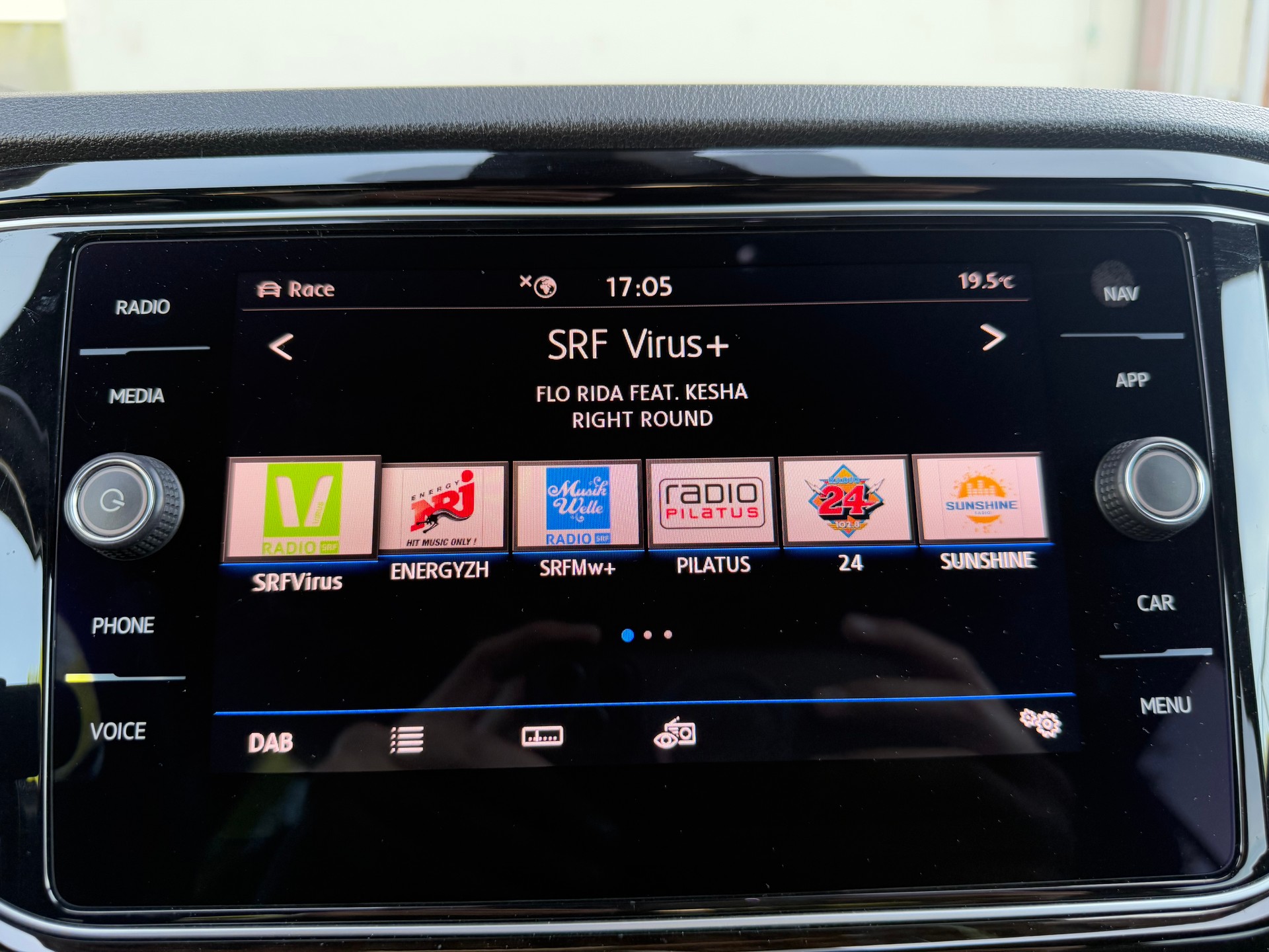 VW T-Roc 2.0 TSI R DSG 4Motion-image-10