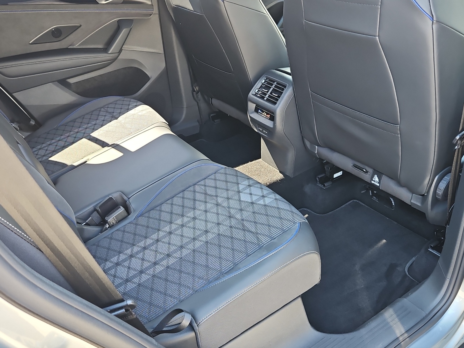 VW Tayron 2.0 TSI R-Line DSG 4Motion-image-19