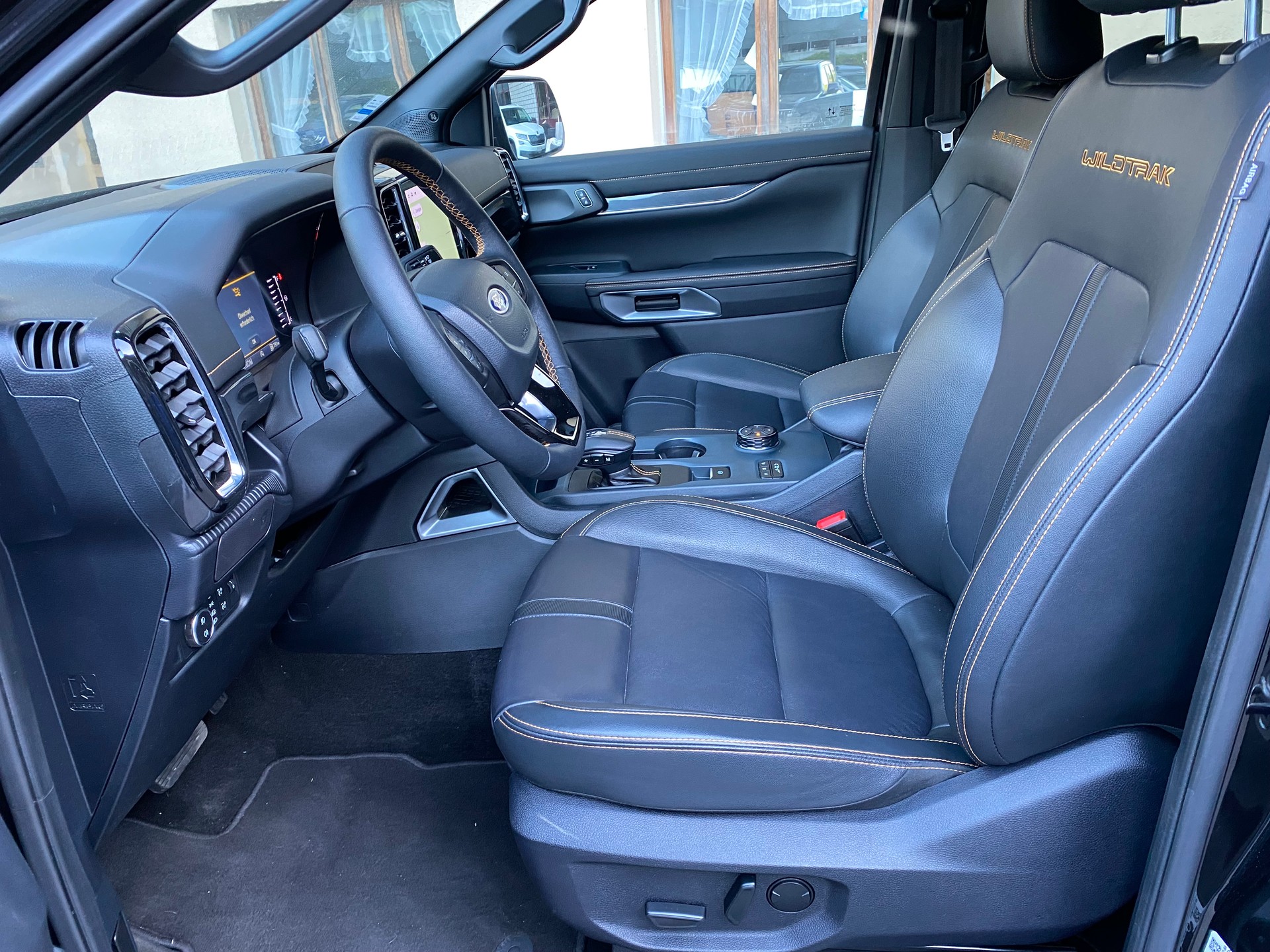 FORD Ranger Wildtrak 3.0 Eco Blue e-4WD Automat-image-2