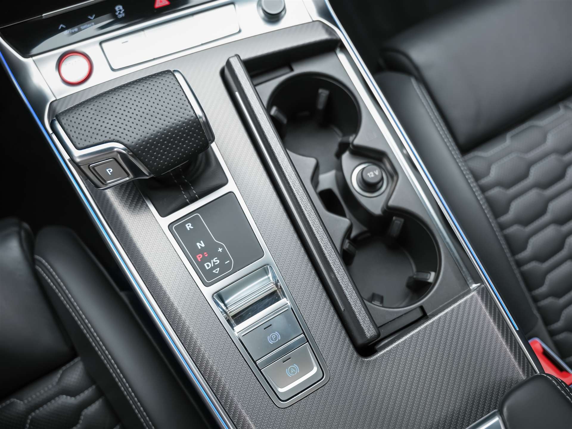 AUDI RS6 Avant 4.0 TFSI V8 quattro *CH-Auto*Panorama*Sitzlüftung*Head-Up*-image-24