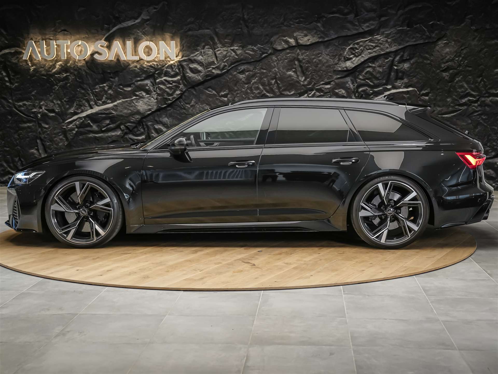 AUDI RS6 Avant 4.0 TFSI V8 quattro *CH-Auto*Panorama*Sitzlüftung*Head-Up*-showroom-element-2
