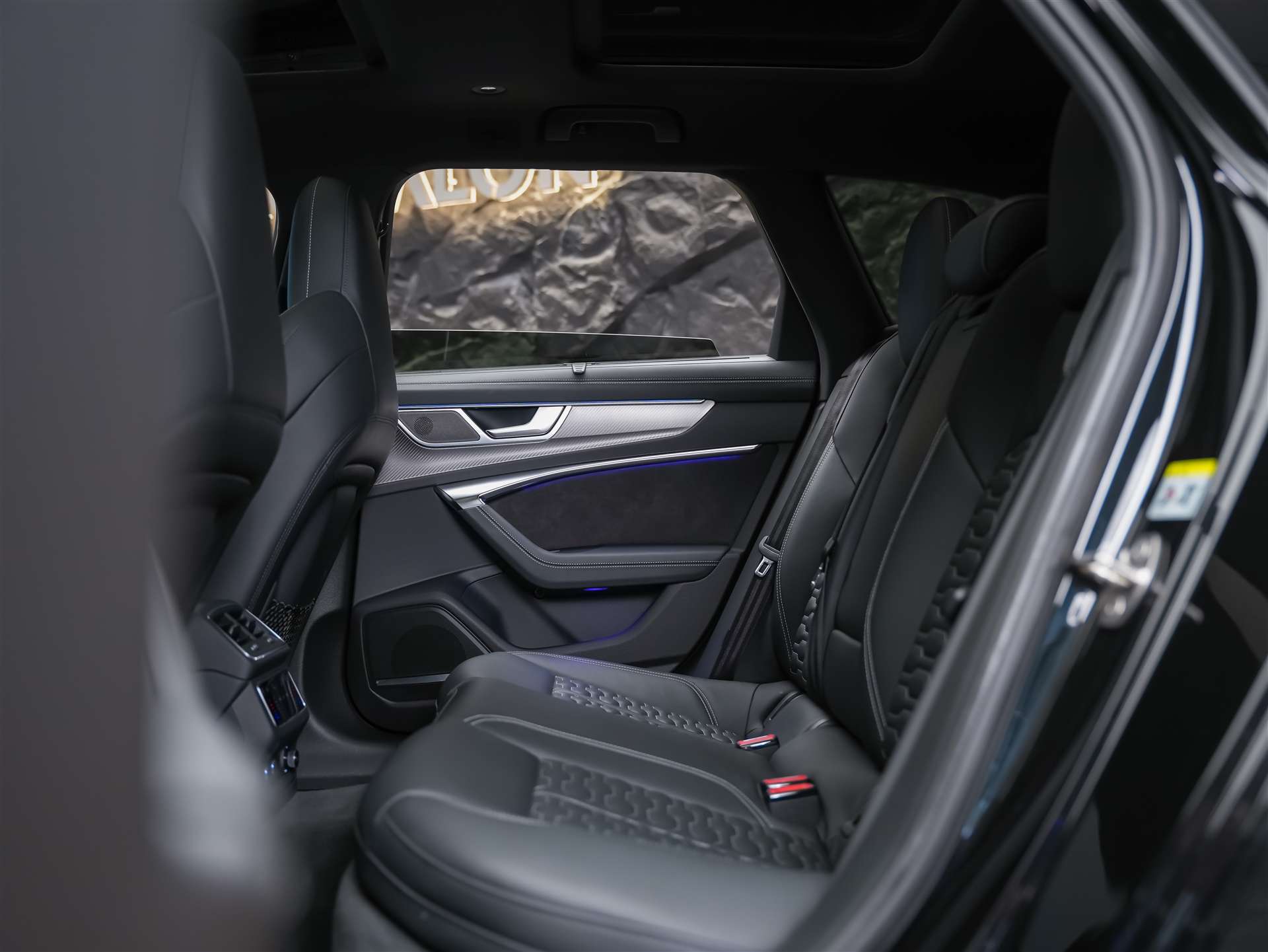 AUDI RS6 Avant 4.0 TFSI V8 quattro *CH-Auto*Panorama*Sitzlüftung*Head-Up*-image-13