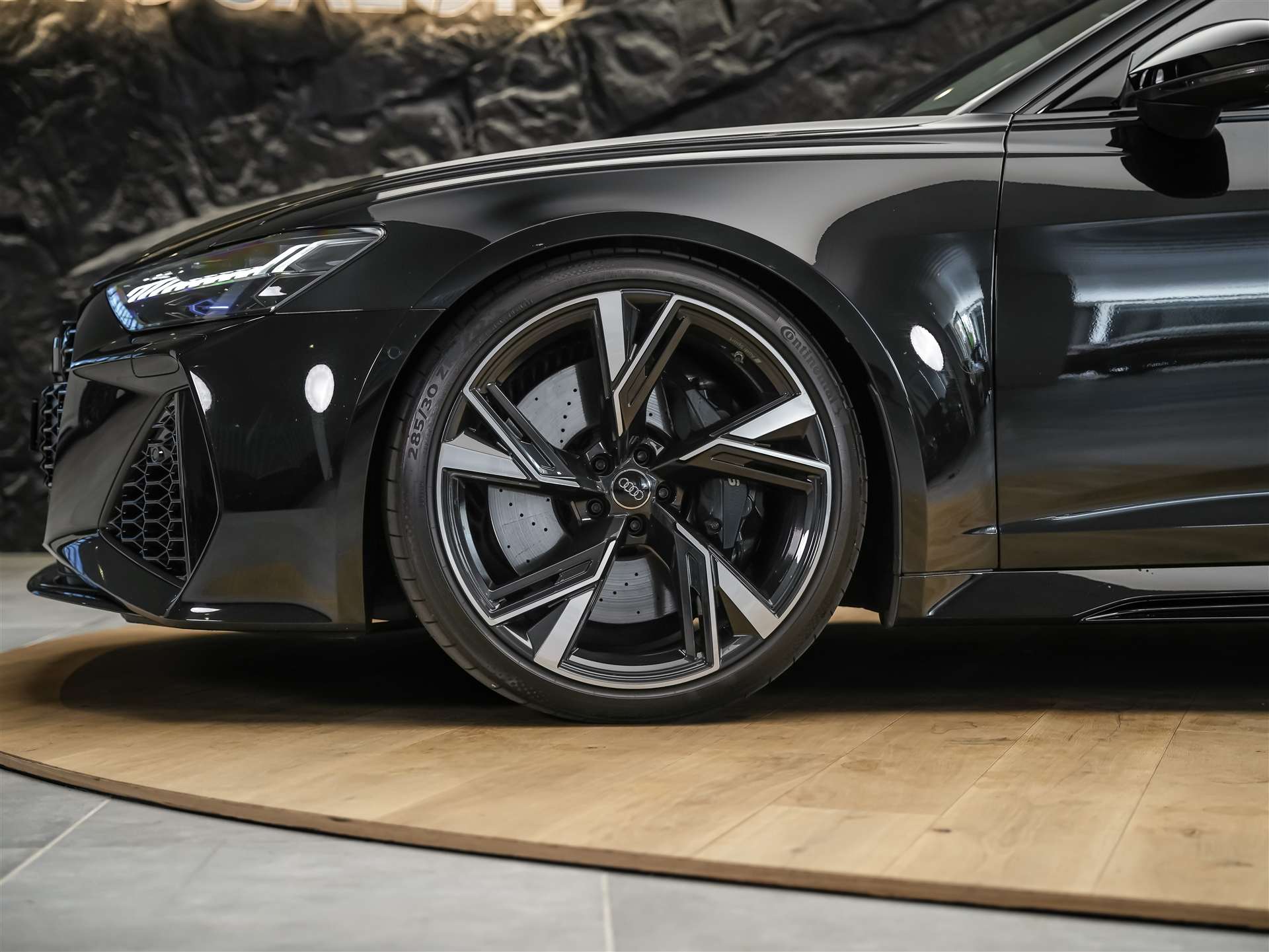 AUDI RS6 Avant 4.0 TFSI V8 quattro *CH-Auto*Panorama*Sitzlüftung*Head-Up*-image-18