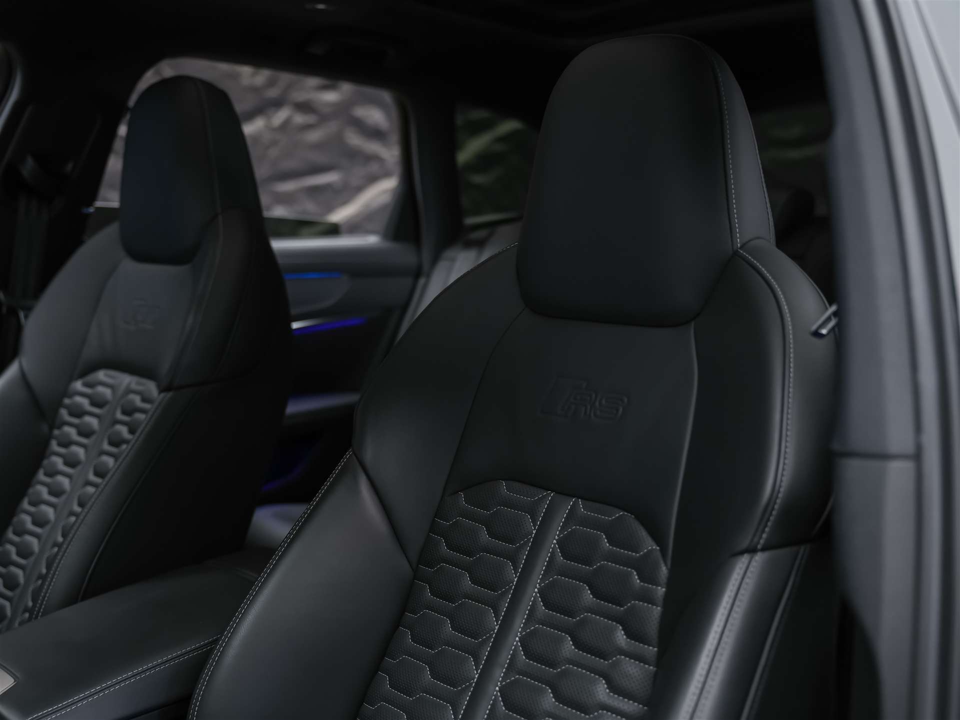AUDI RS6 Avant 4.0 TFSI V8 quattro *CH-Auto*Panorama*Sitzlüftung*Head-Up*-image-9