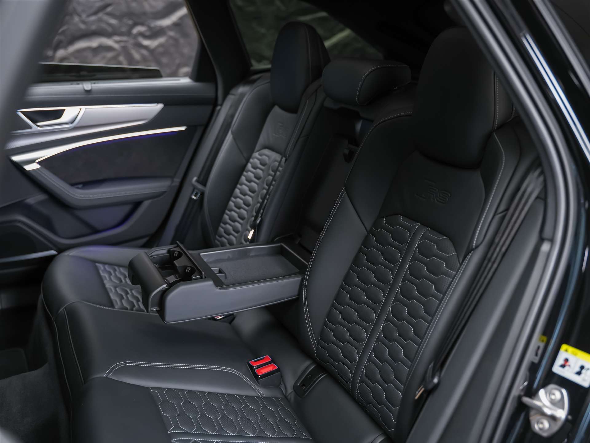 AUDI RS6 Avant 4.0 TFSI V8 quattro *CH-Auto*Panorama*Sitzlüftung*Head-Up*-image-14