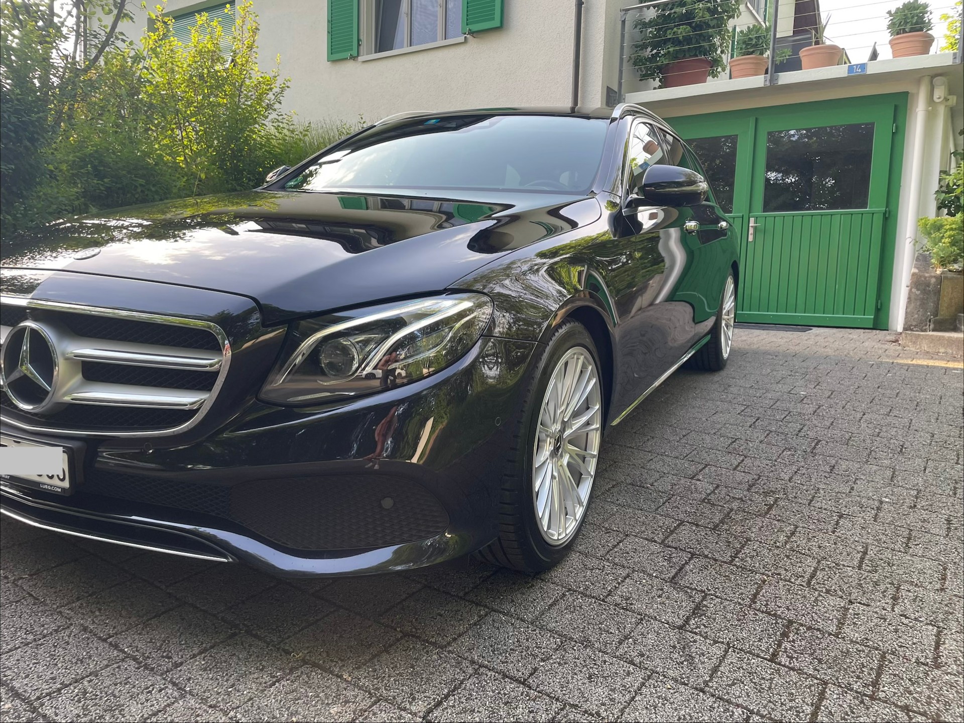 MERCEDES-BENZ E 220 Avantgarde 4-Matic-image-1