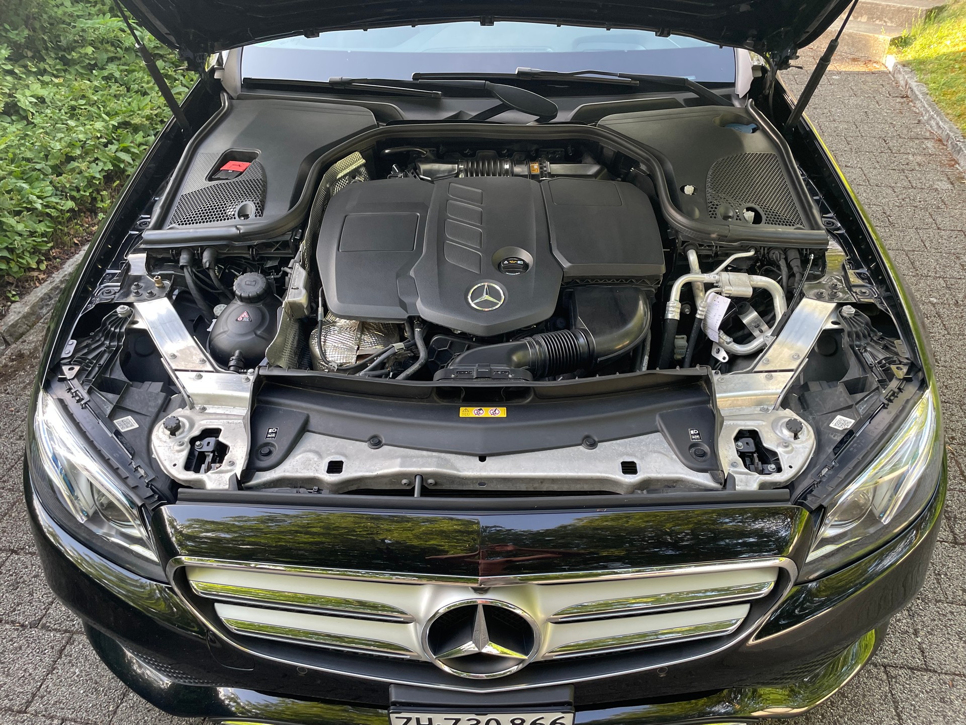 MERCEDES-BENZ E 220 Avantgarde 4-Matic-image-13