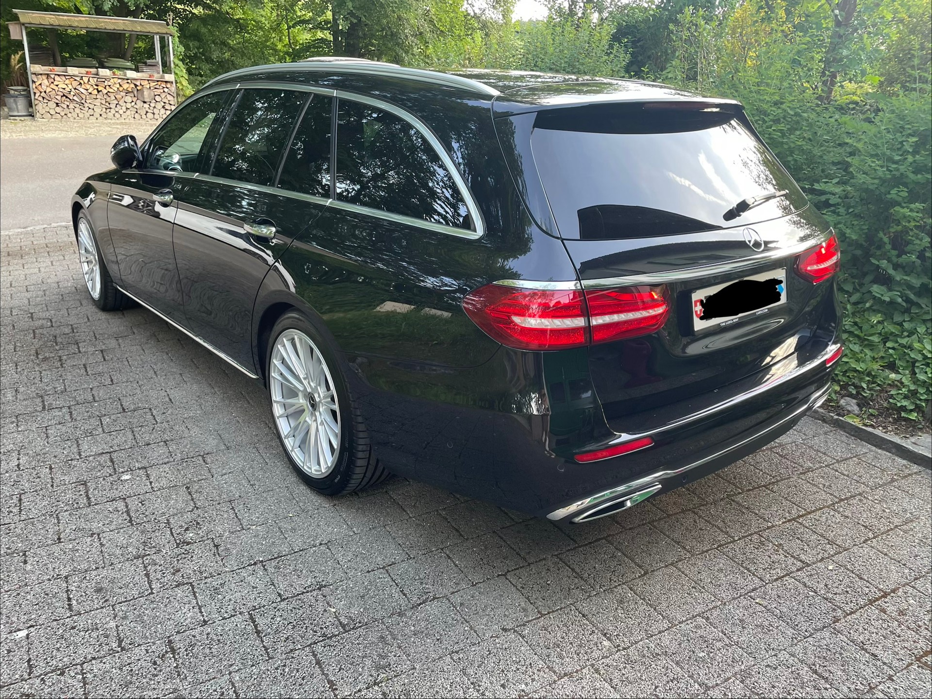 MERCEDES-BENZ E 220 Avantgarde 4-Matic-image-3