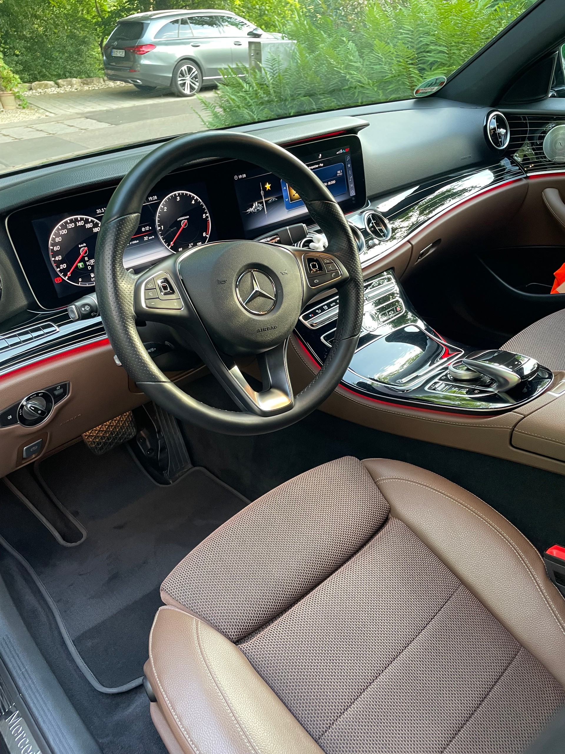 MERCEDES-BENZ E 220 Avantgarde 4-Matic-image-5