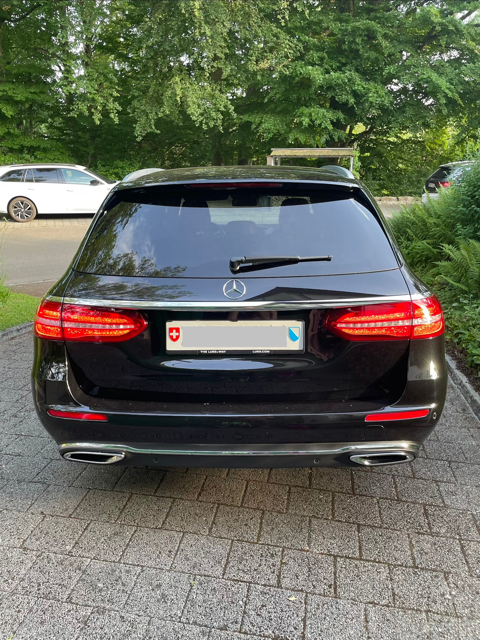 MERCEDES-BENZ E 220 Avantgarde 4-Matic-image-2