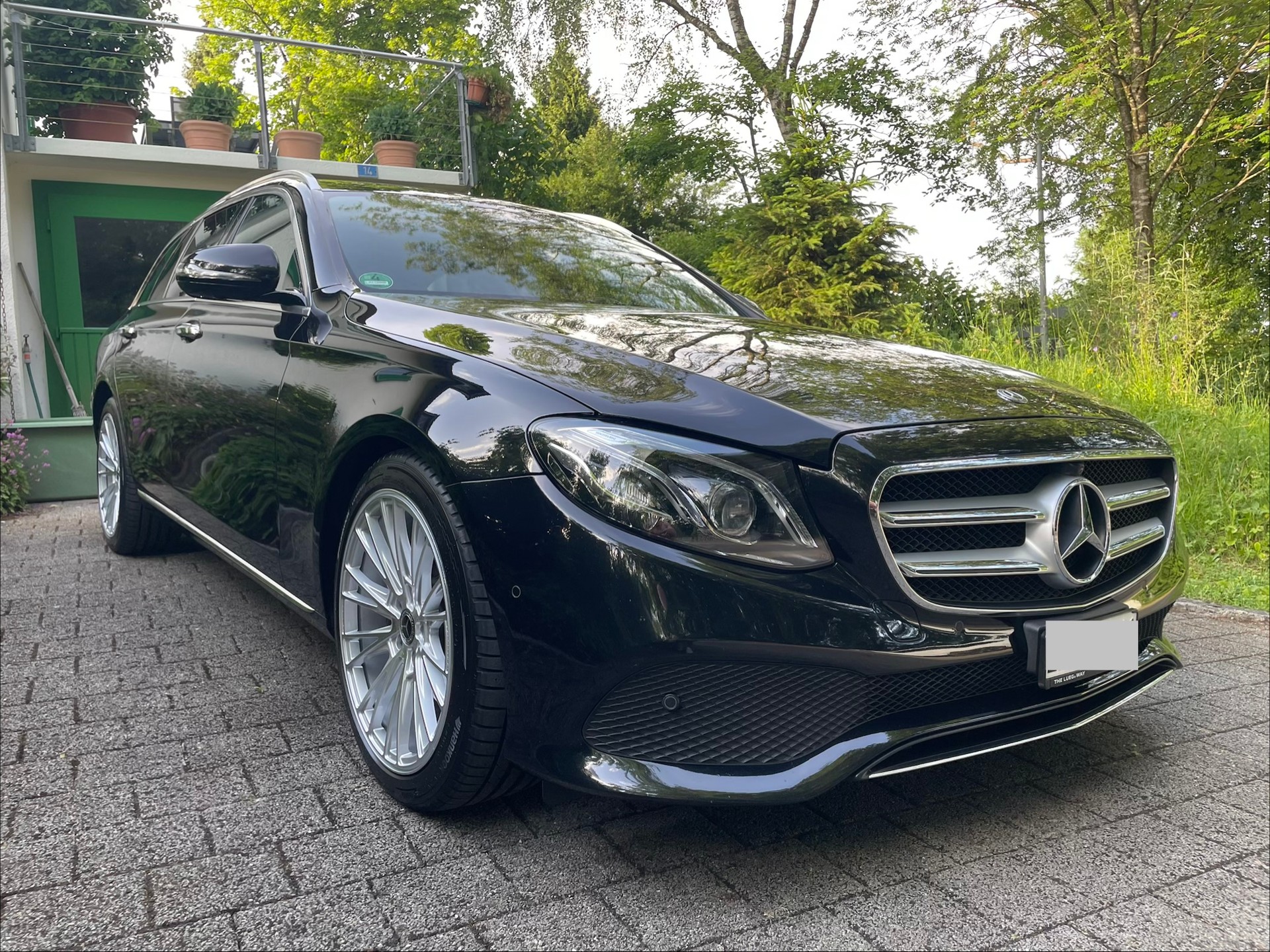 MERCEDES-BENZ E 220 Avantgarde 4-Matic-image-0