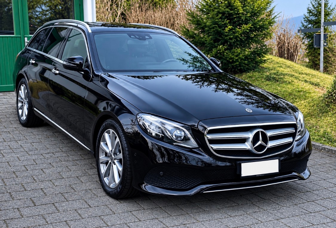MERCEDES-BENZ E 220 Avantgarde 4-Matic-image-18