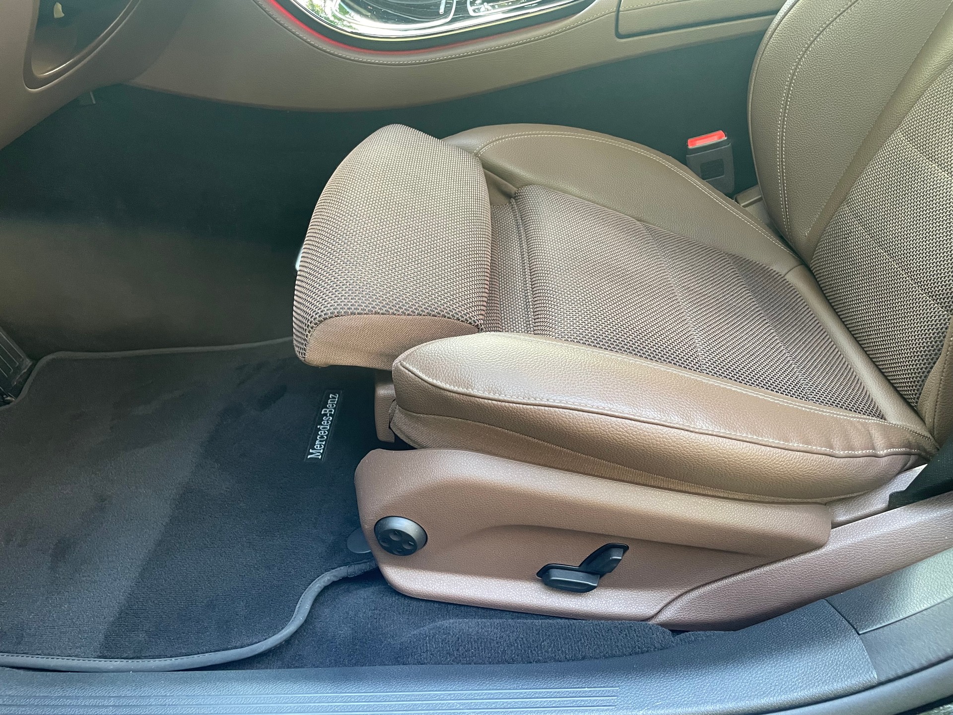 MERCEDES-BENZ E 220 Avantgarde 4-Matic-image-8