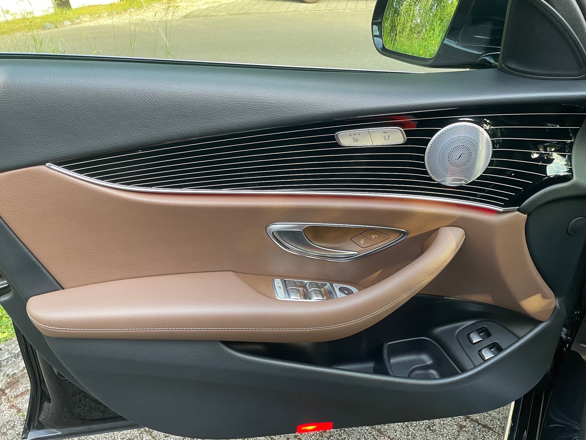 MERCEDES-BENZ E 220 Avantgarde 4-Matic-image-4