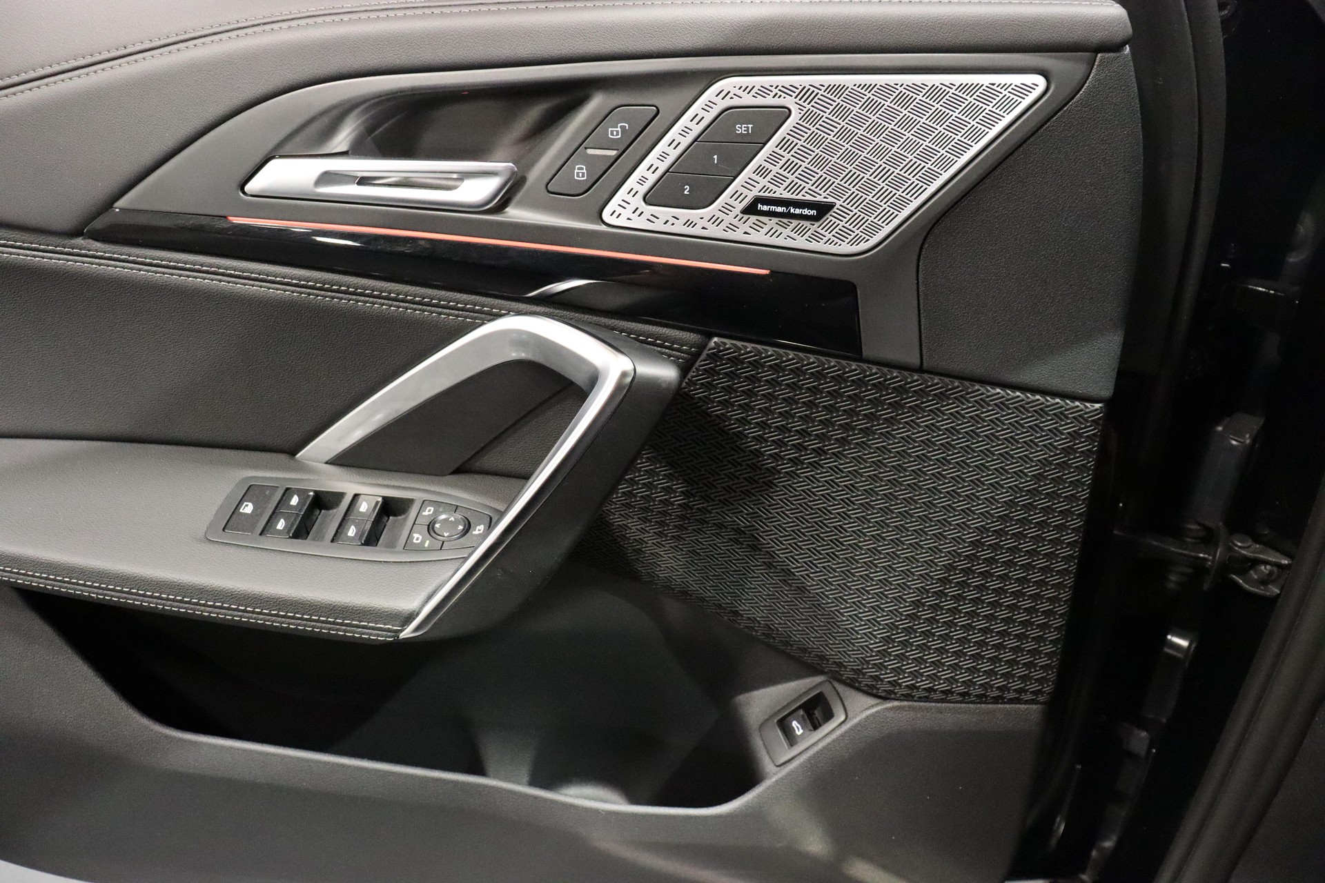 BMW X1 20i sDrive paddles-image-16