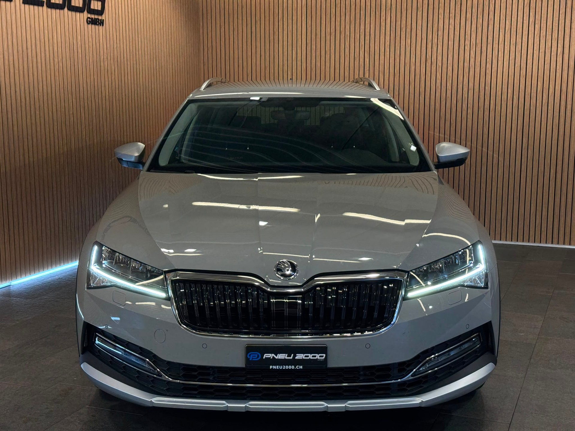 SKODA Superb Kombi Scout 4x4-image-2