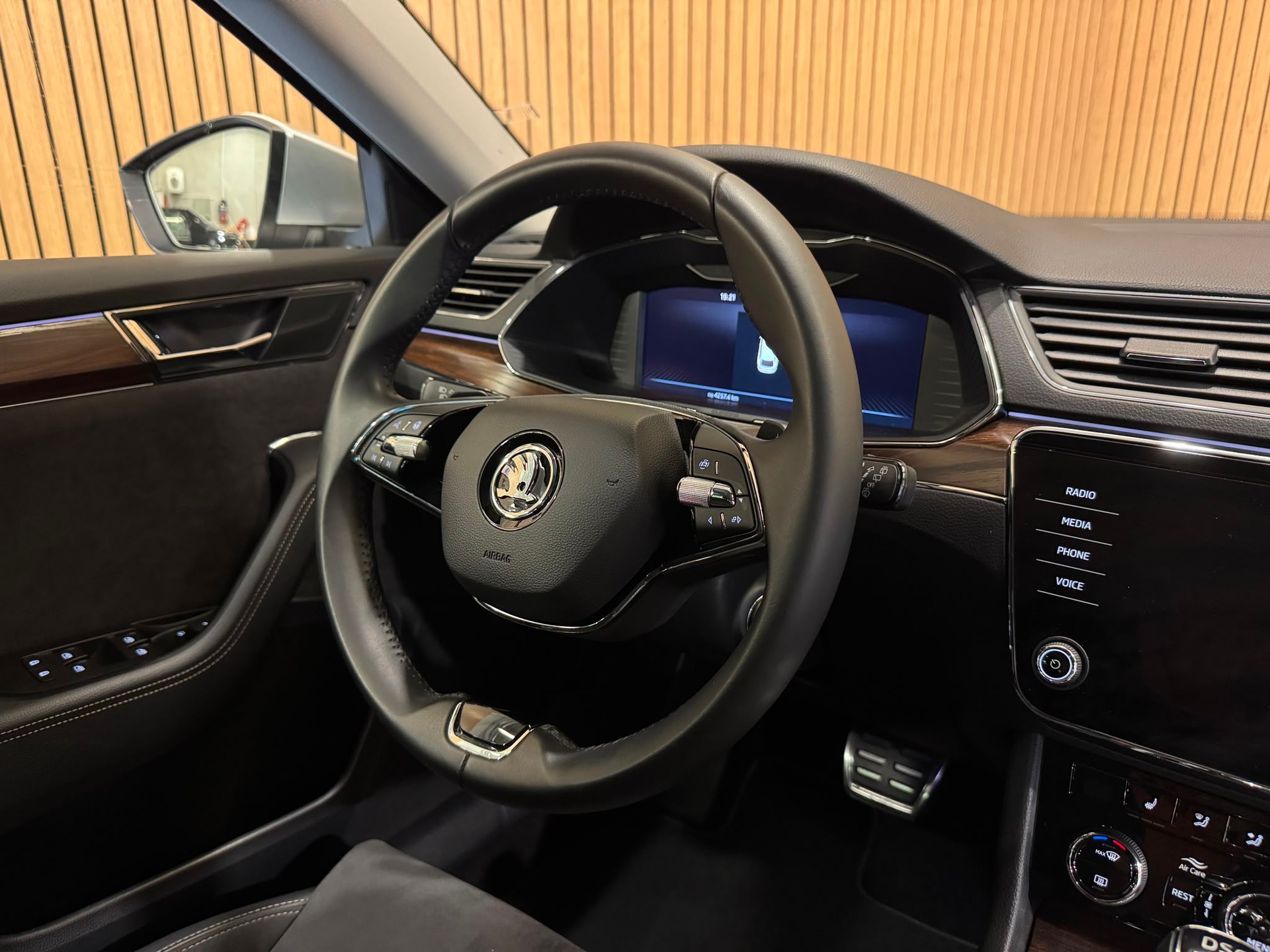 SKODA Superb Kombi Scout 4x4-image-12