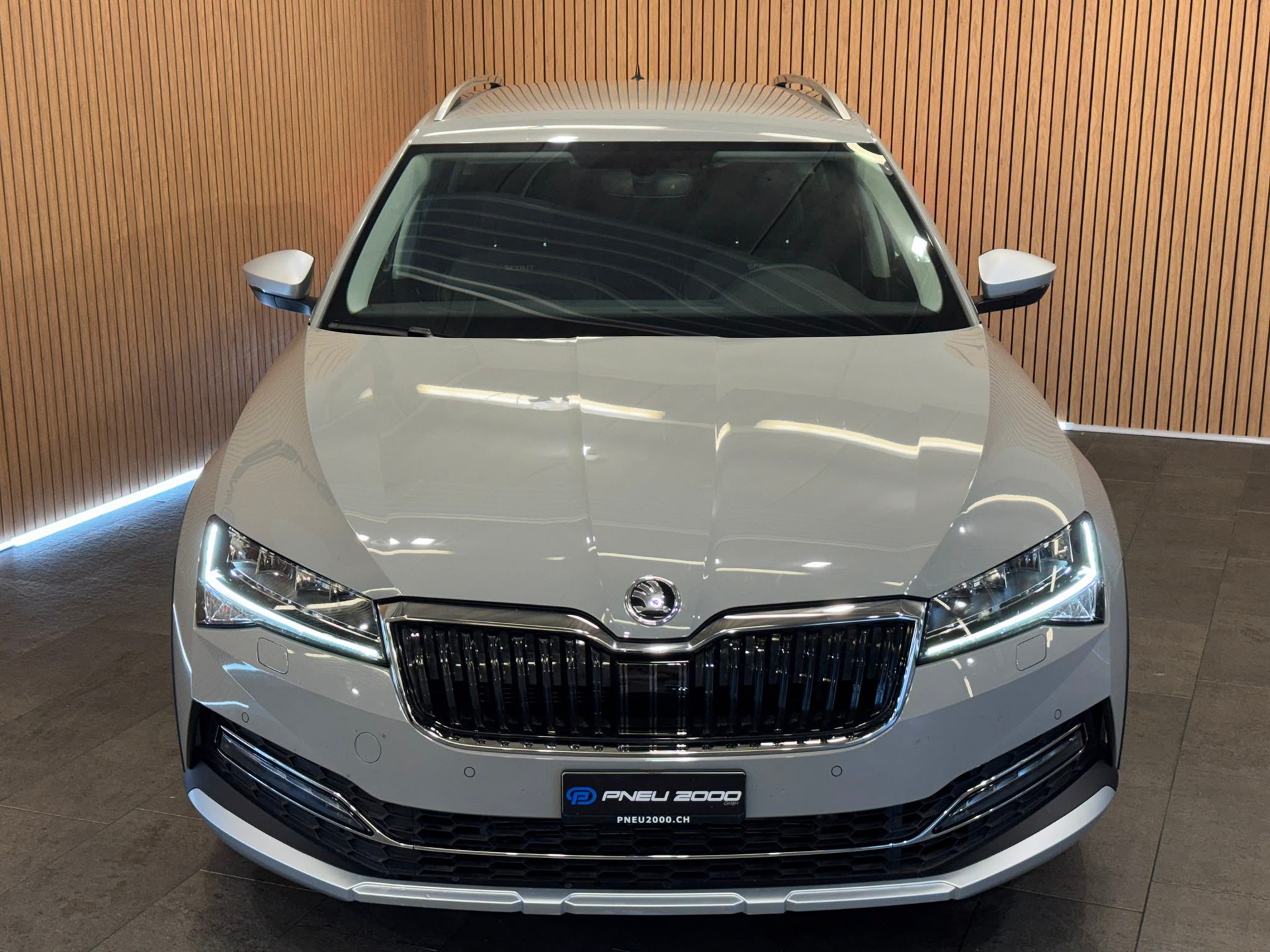 SKODA Superb Kombi Scout 4x4-image-1