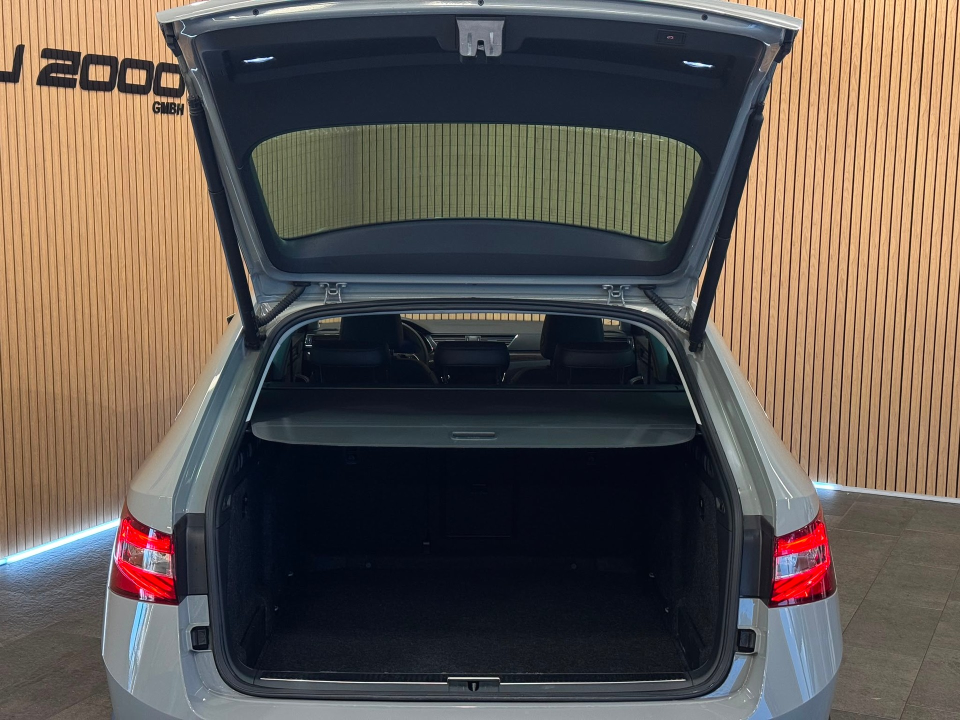 SKODA Superb Kombi Scout 4x4-image-8