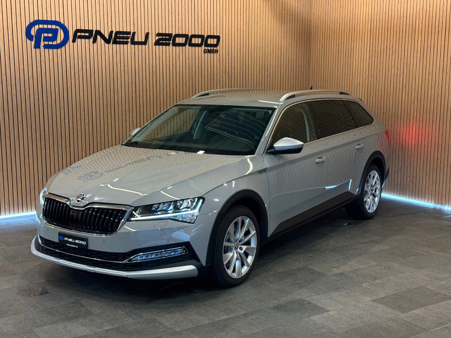 SKODA Superb Kombi Scout 4x4-image-0