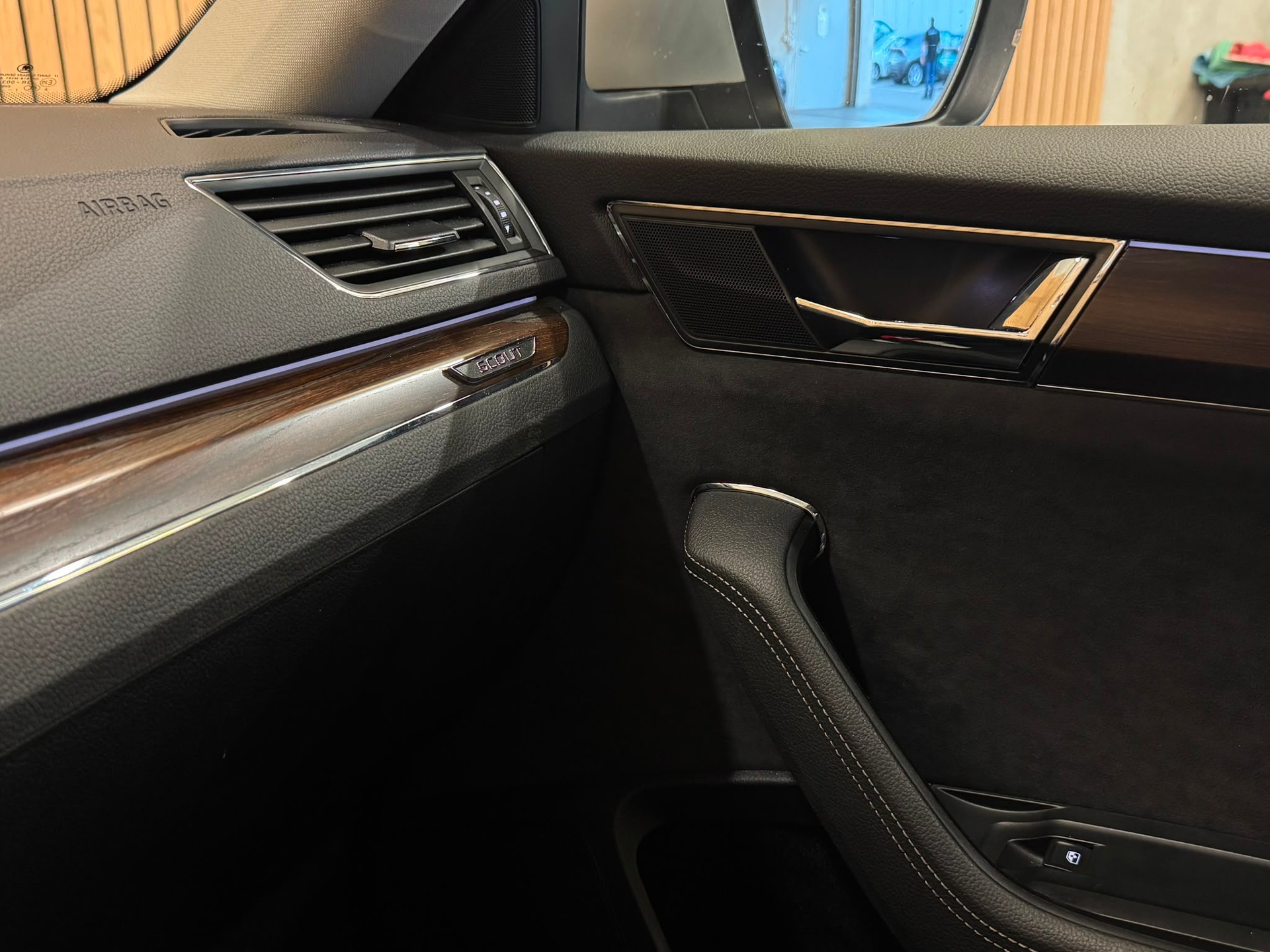 SKODA Superb Kombi Scout 4x4-image-10