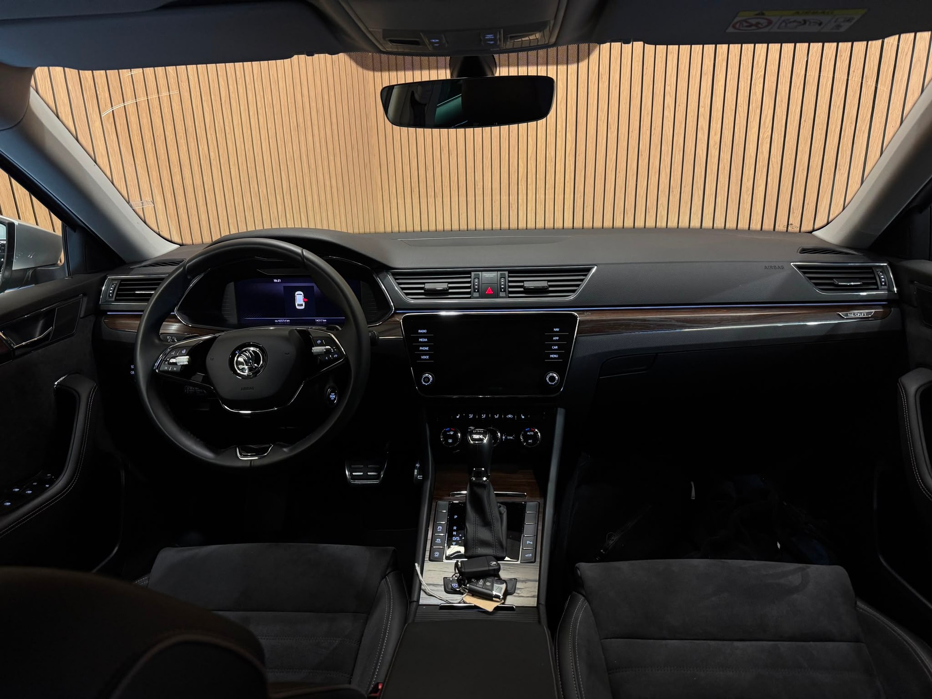 SKODA Superb Kombi Scout 4x4-image-11