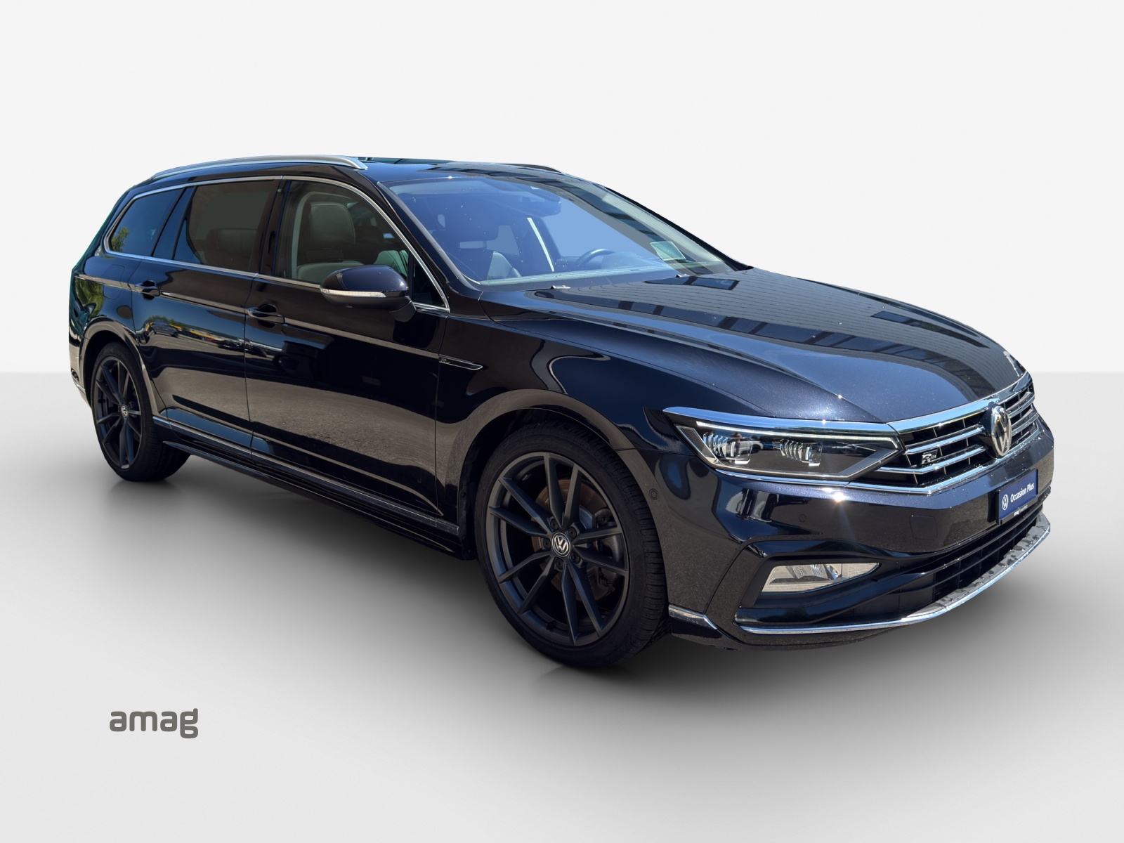 VW Passat Variant 2.0 TSI R-Line Edition 4Motion DSG-image-5