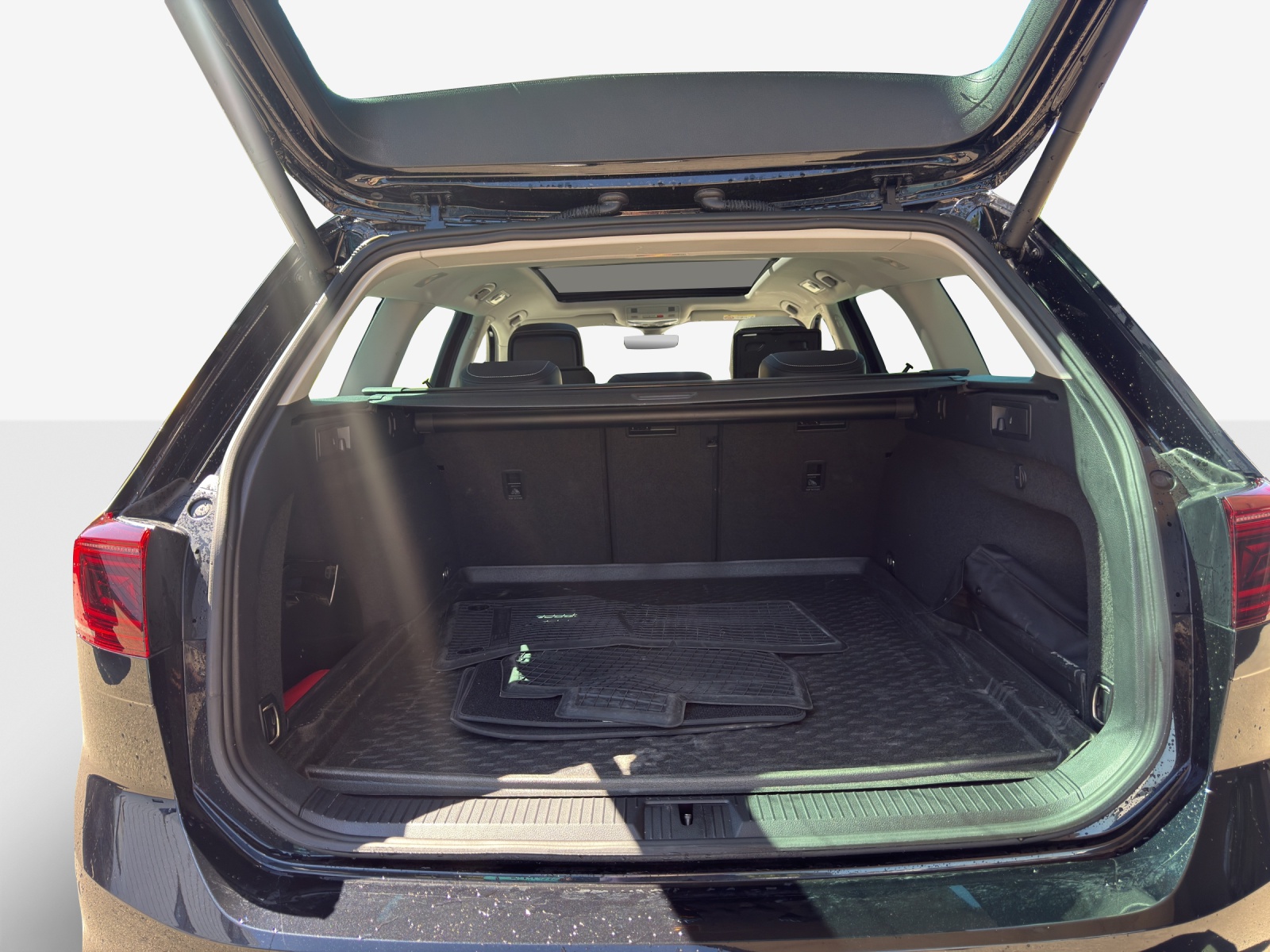 VW Passat Variant 2.0 TSI R-Line Edition 4Motion DSG-image-12