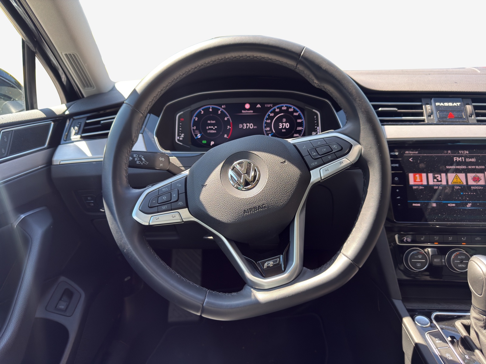 VW Passat Variant 2.0 TSI R-Line Edition 4Motion DSG-image-9