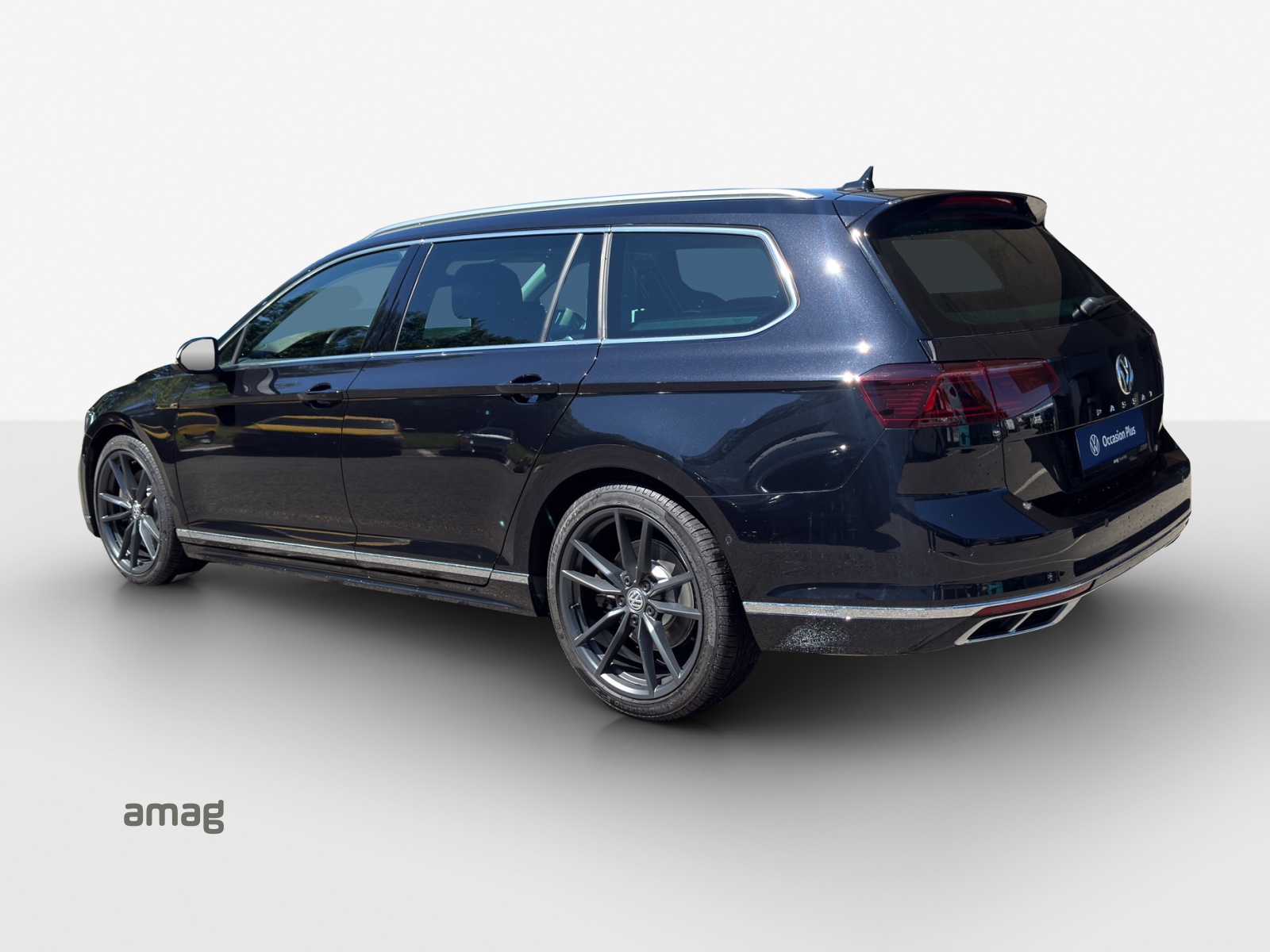 VW Passat Variant 2.0 TSI R-Line Edition 4Motion DSG-image-2
