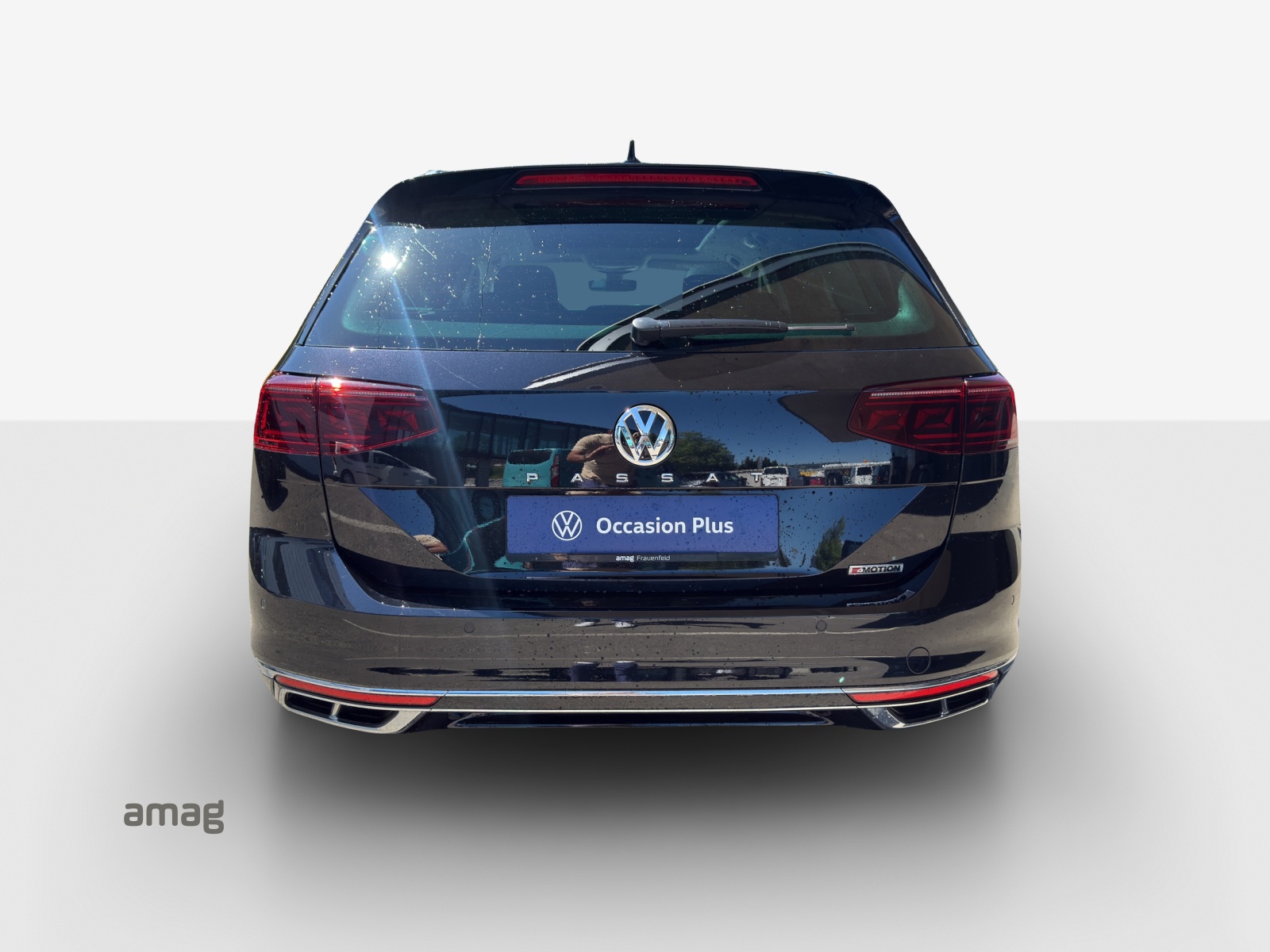 VW Passat Variant 2.0 TSI R-Line Edition 4Motion DSG-image-3