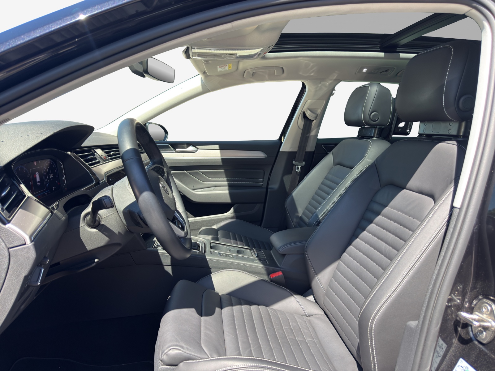 VW Passat Variant 2.0 TSI R-Line Edition 4Motion DSG-image-7