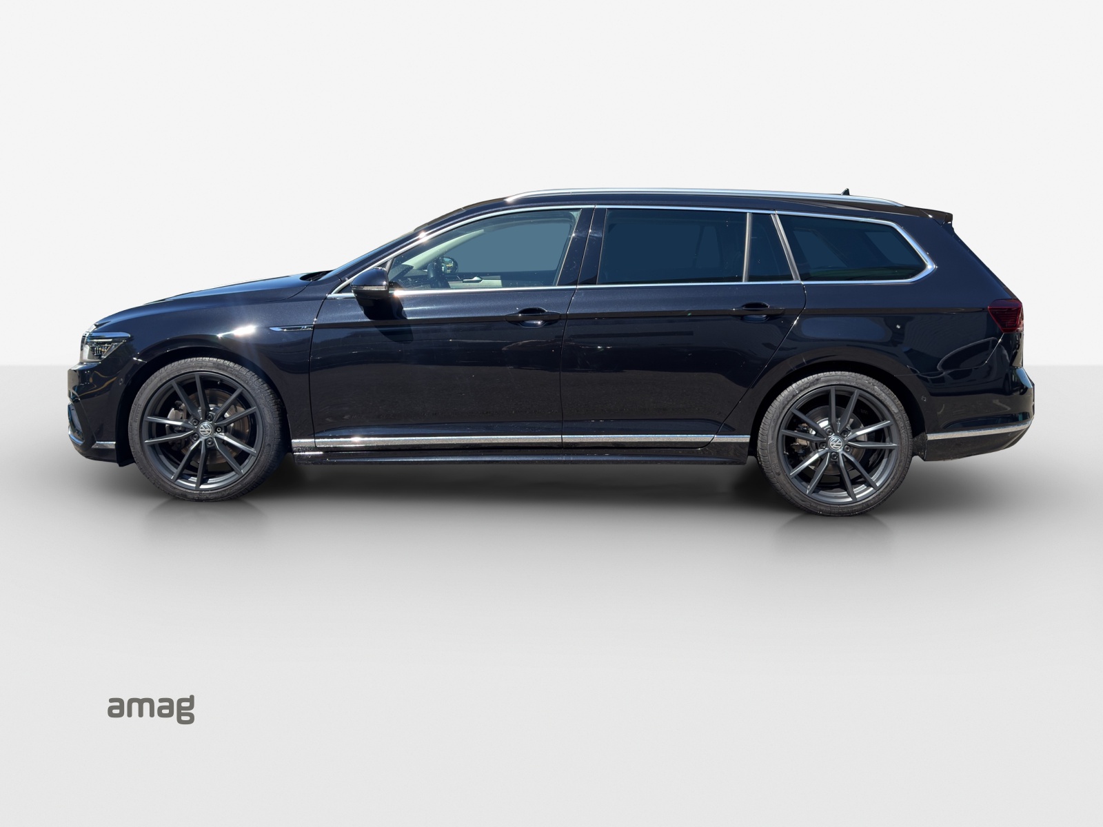 VW Passat Variant 2.0 TSI R-Line Edition 4Motion DSG-image-1
