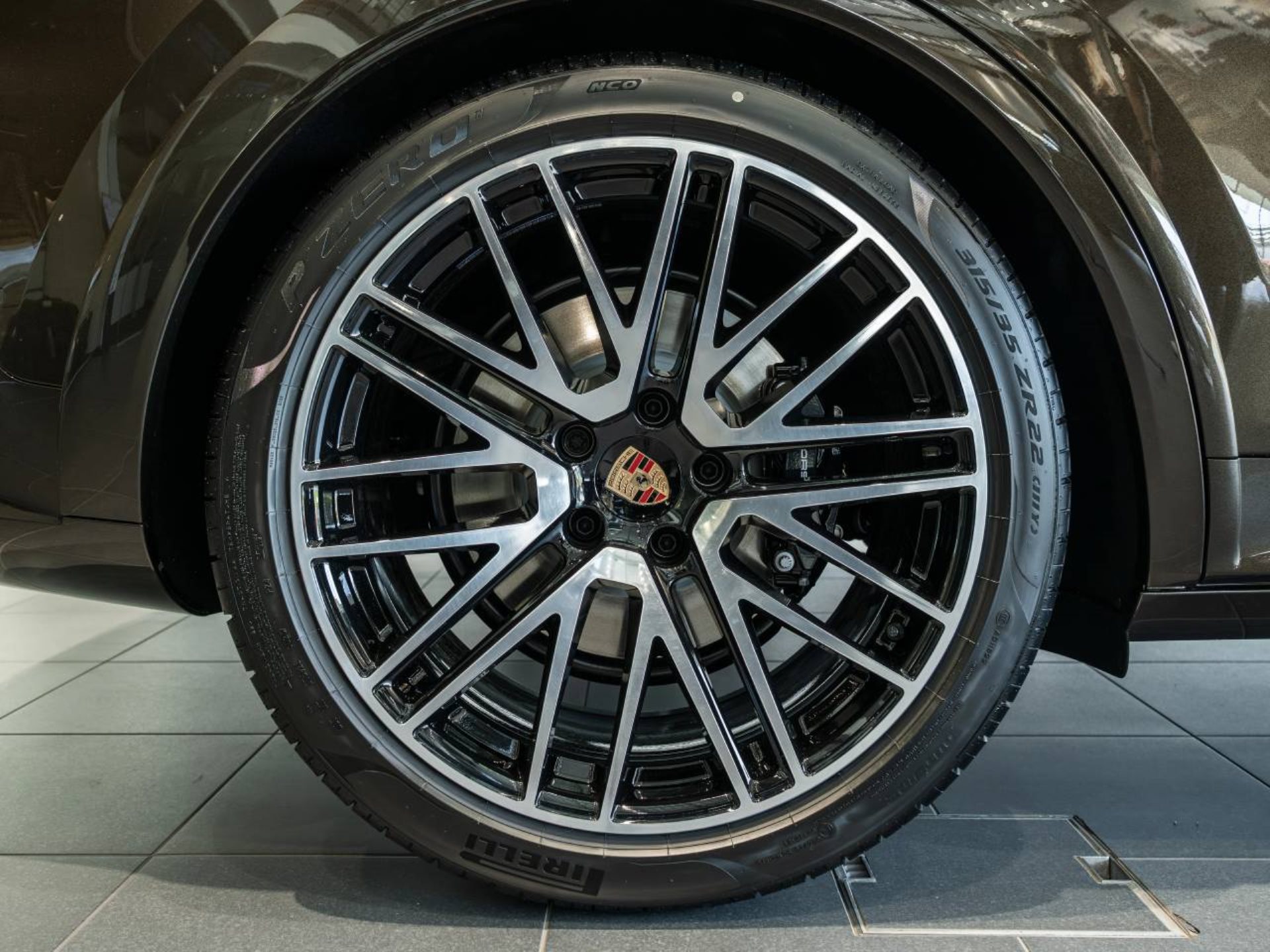 PORSCHE Cayenne GTS Coupé-image-31