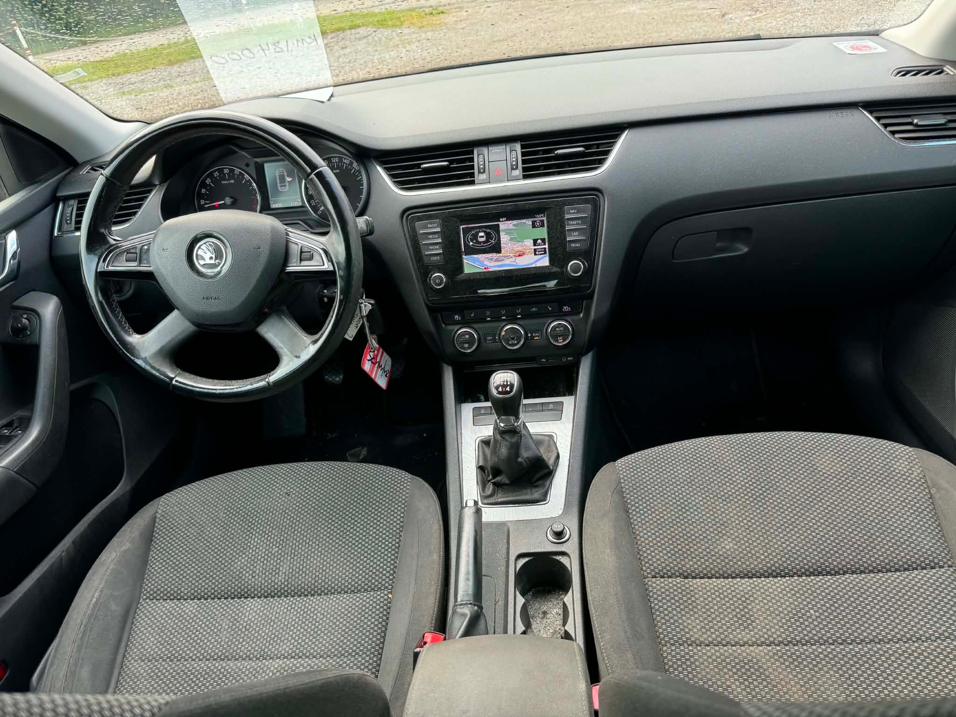 SKODA Octavia Combi 2.0 TDI 4x4-image-2