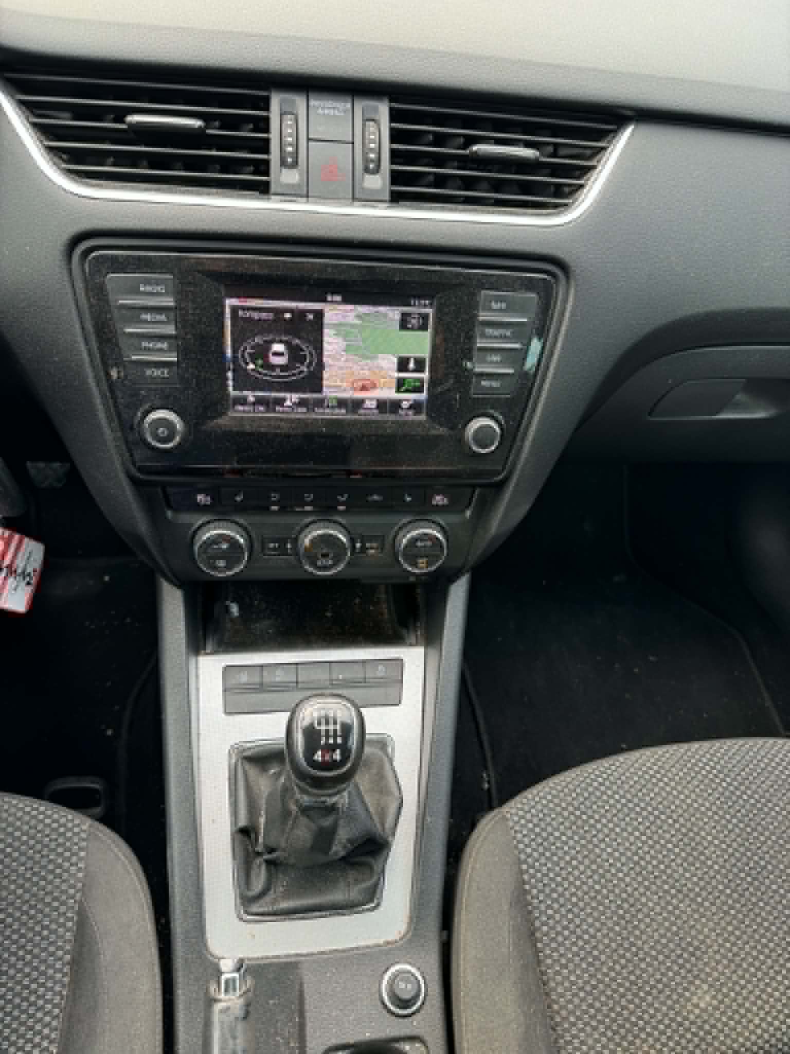 SKODA Octavia Combi 2.0 TDI 4x4-image-11