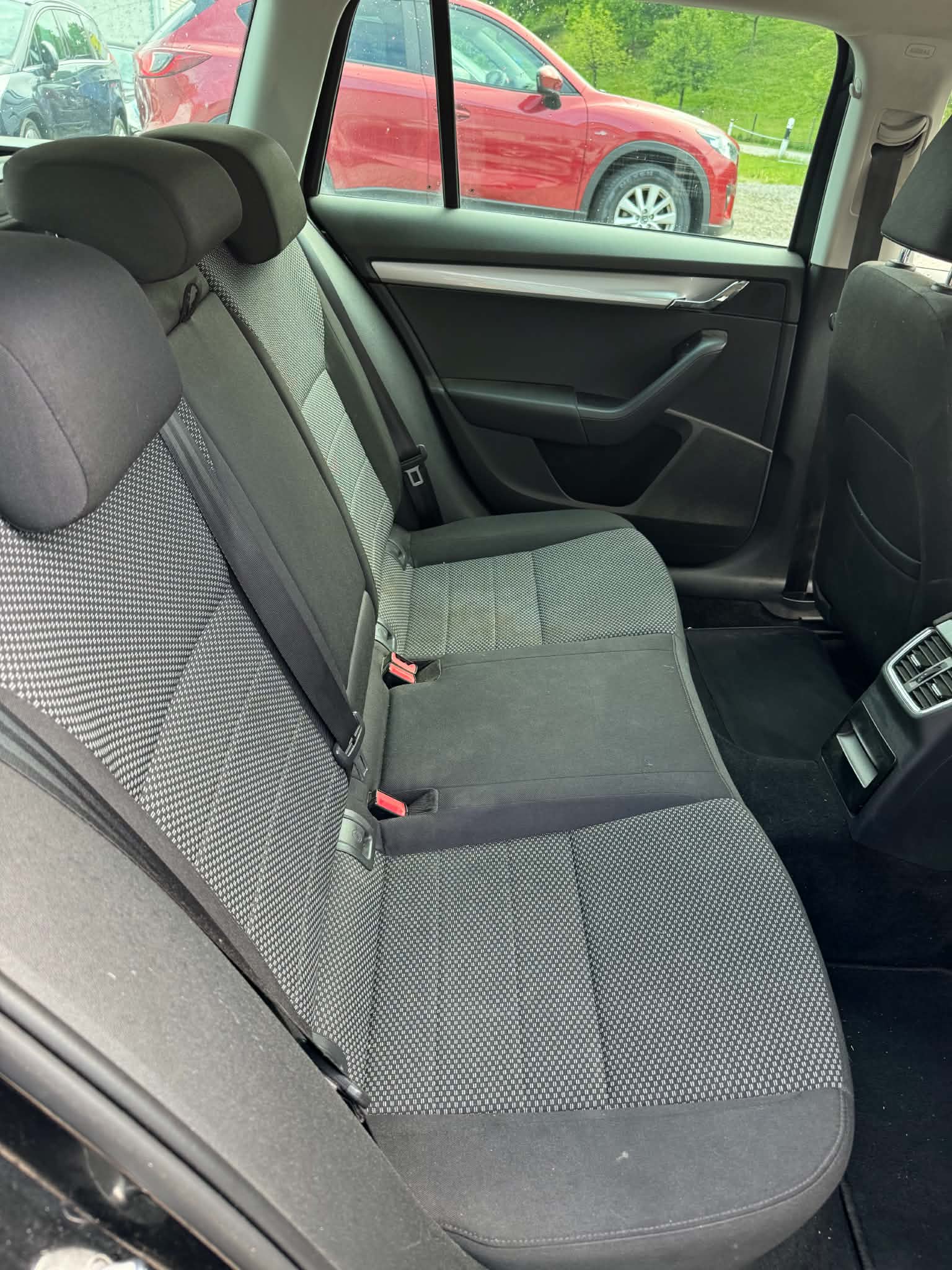 SKODA Octavia Combi 2.0 TDI 4x4-image-12