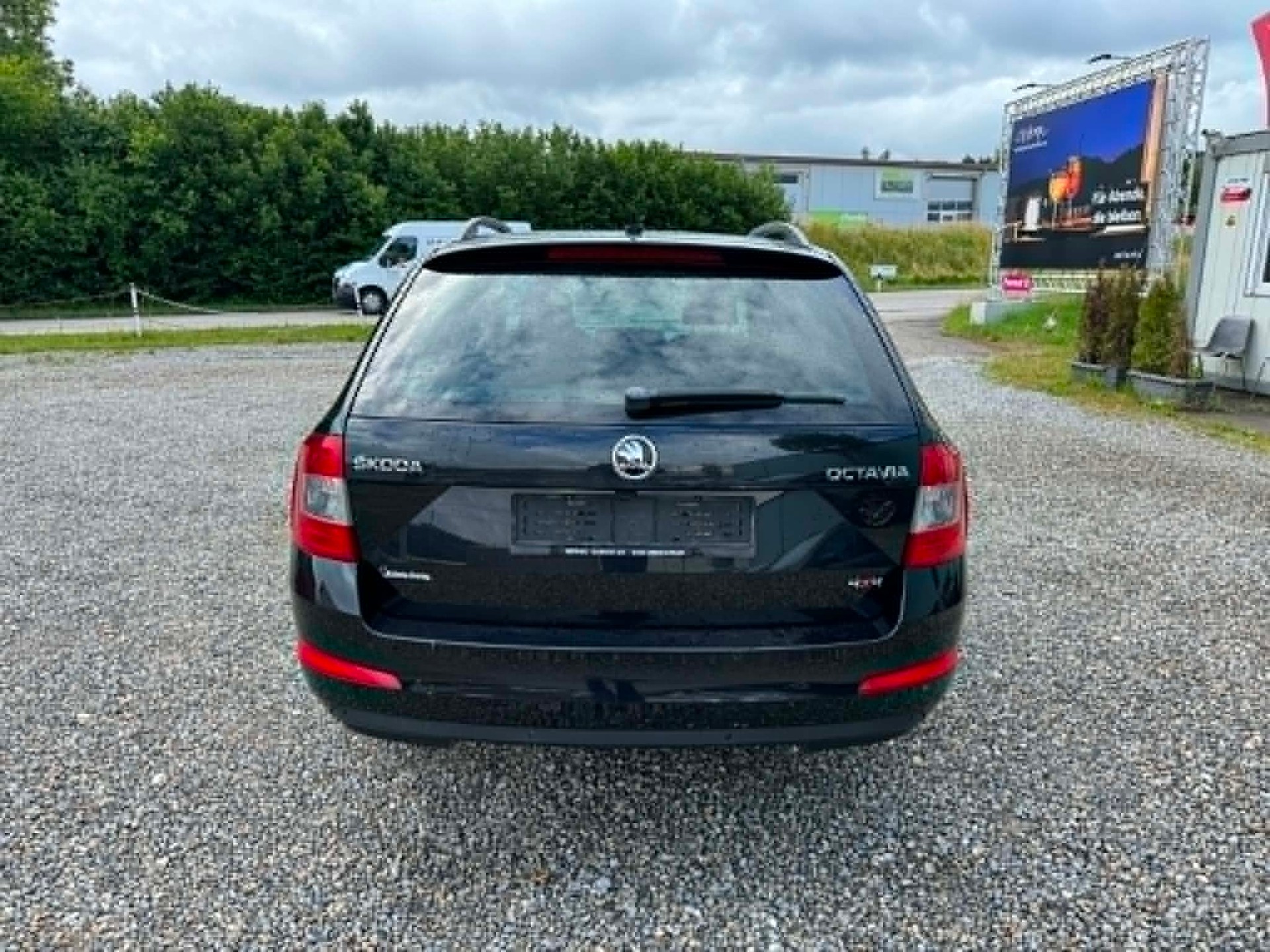 SKODA Octavia Combi 2.0 TDI 4x4-image-9