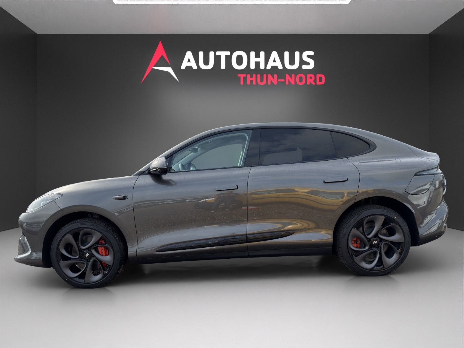MG IM6 100 kWh Performance 21 4WD-image-1