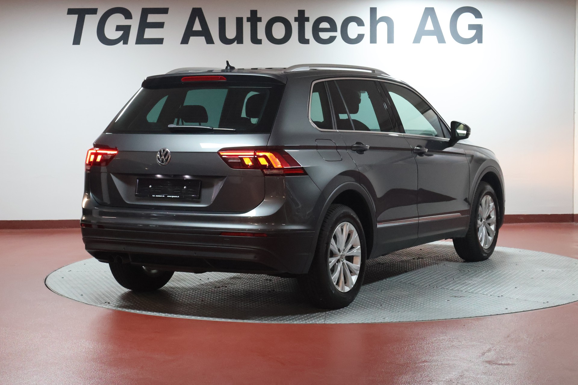 VW Tiguan 2.0 TDI SCR Comfortline 4Motion DSG-image-18