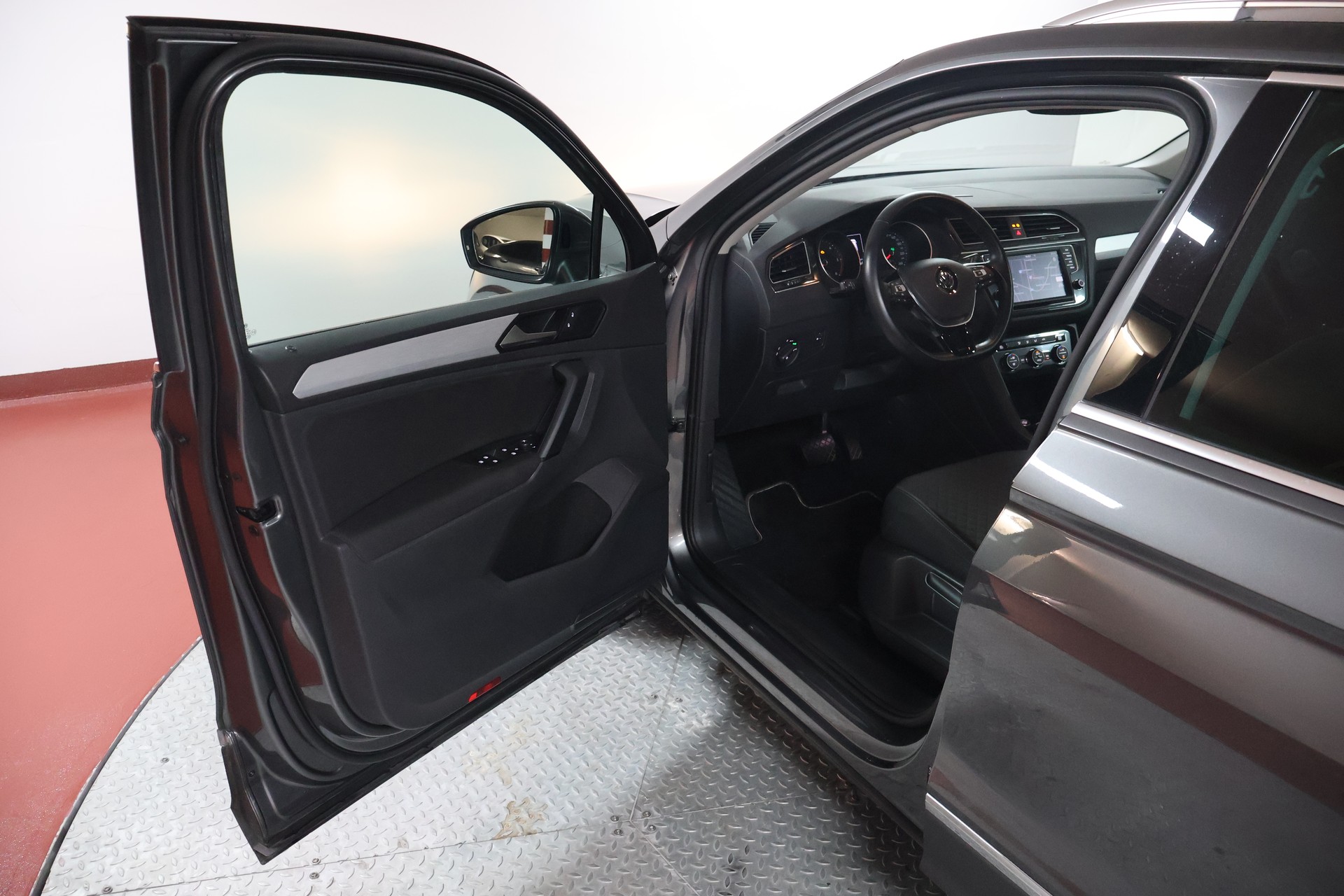 VW Tiguan 2.0 TDI SCR Comfortline 4Motion DSG-image-4